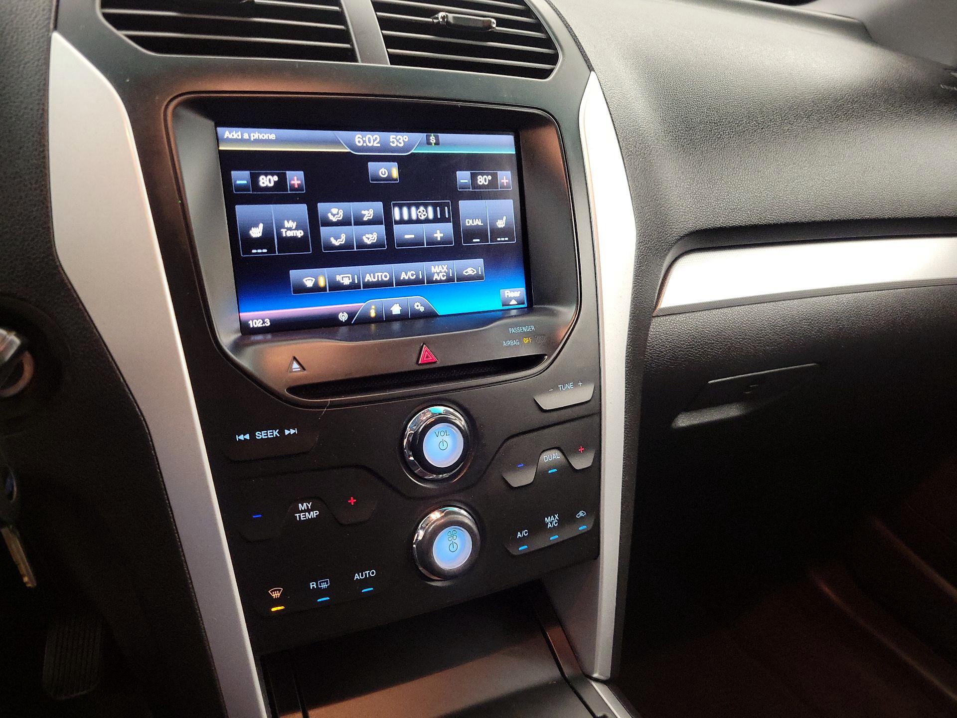 Thumbnail: 2015 Ford Explorer - 17