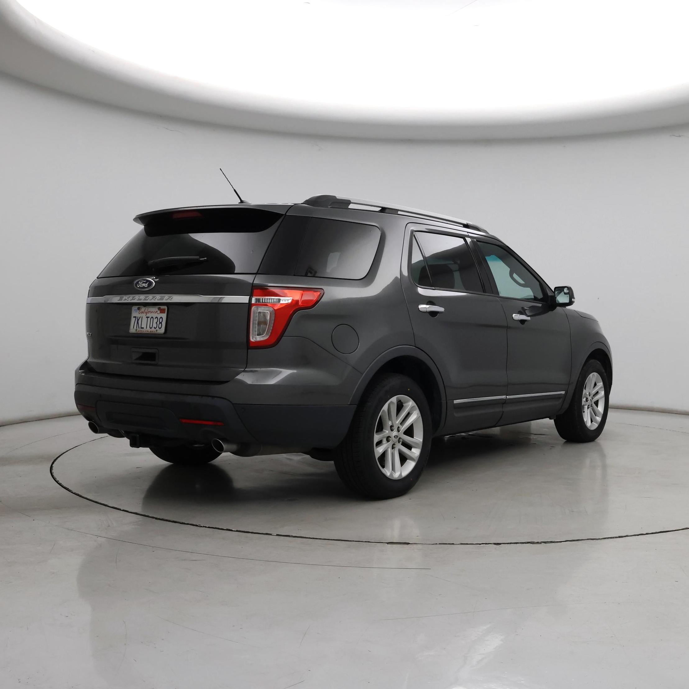 Thumbnail: 2015 Ford Explorer - 8