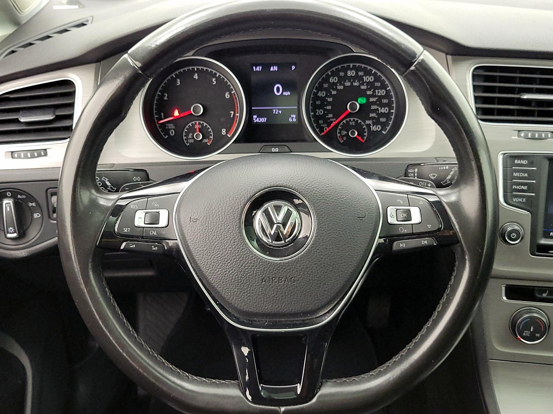 Thumbnail: 2017 Volkswagen Golf - 10