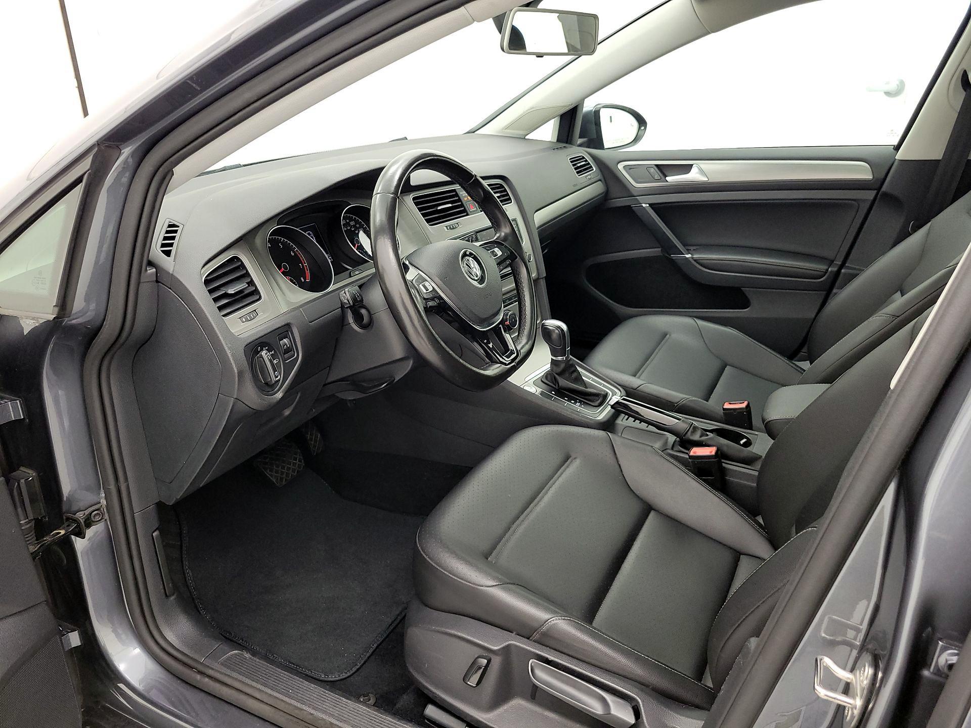 Thumbnail: 2017 Volkswagen Golf - 11