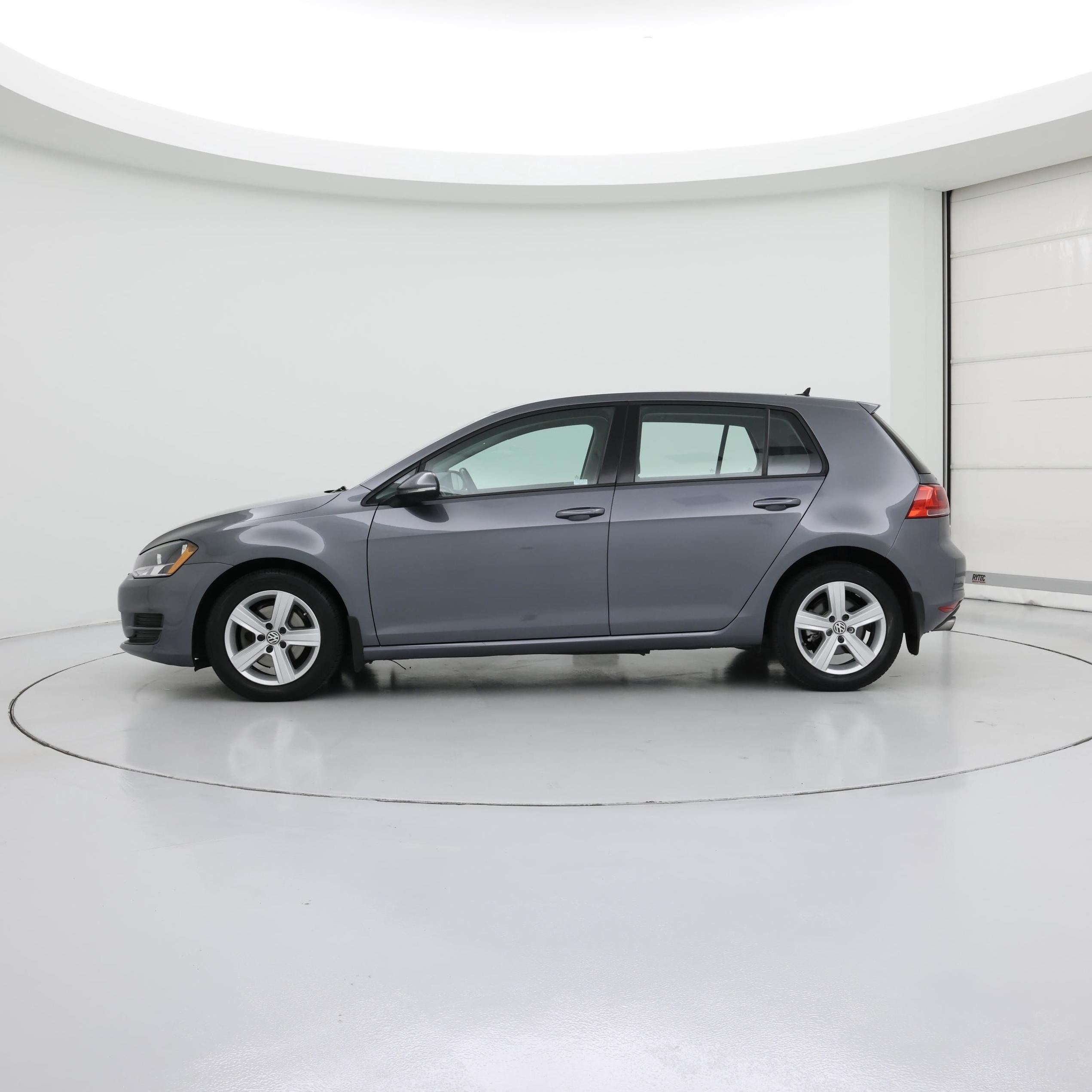 Thumbnail: 2017 Volkswagen Golf - 3