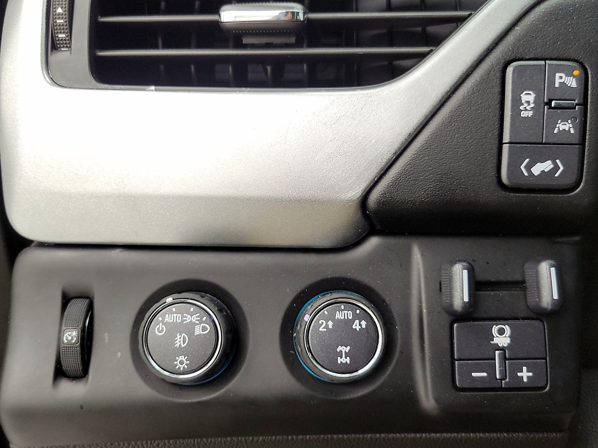 Thumbnail: 2017 Chevrolet Tahoe - 13