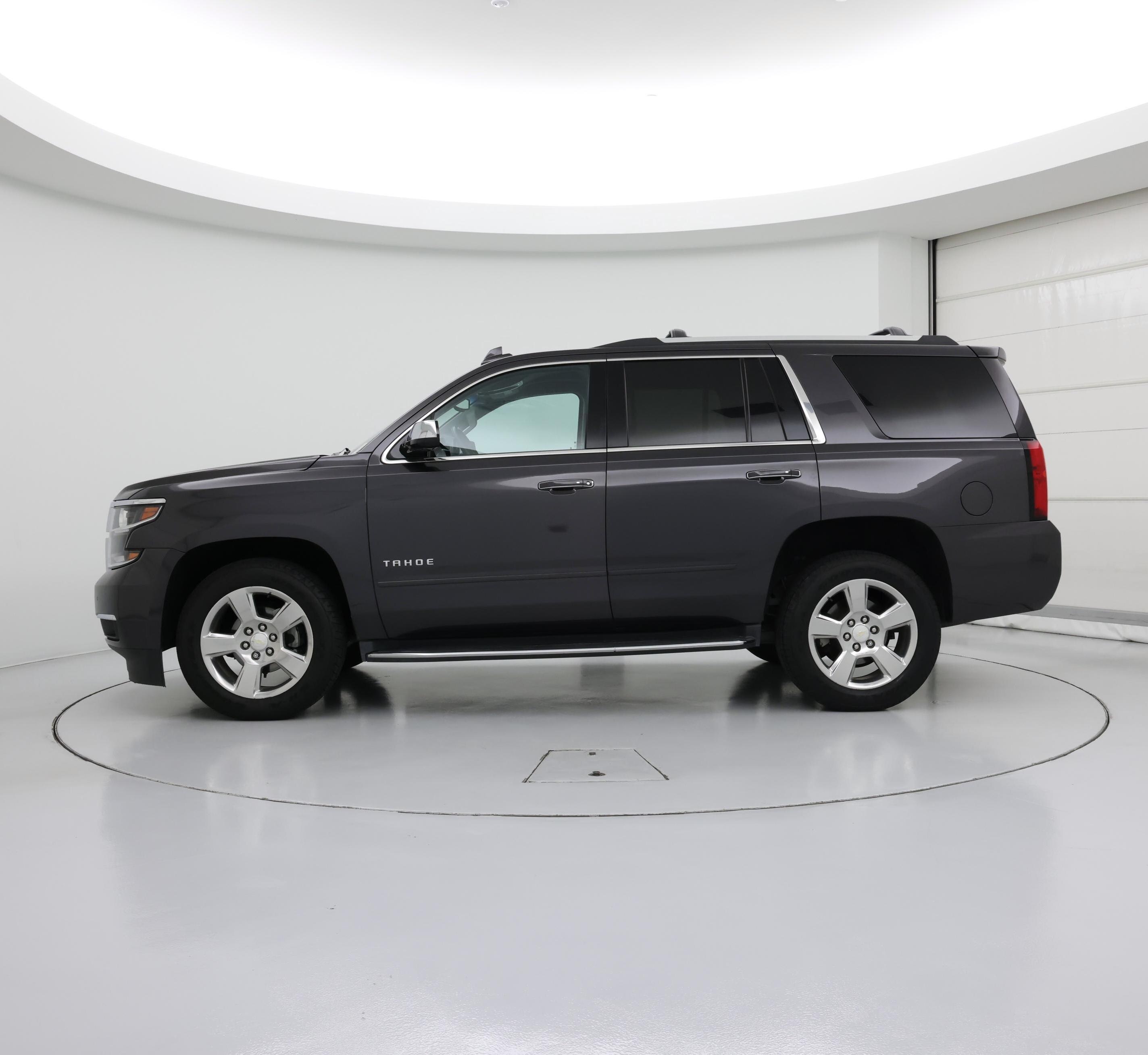 Thumbnail: 2017 Chevrolet Tahoe - 3