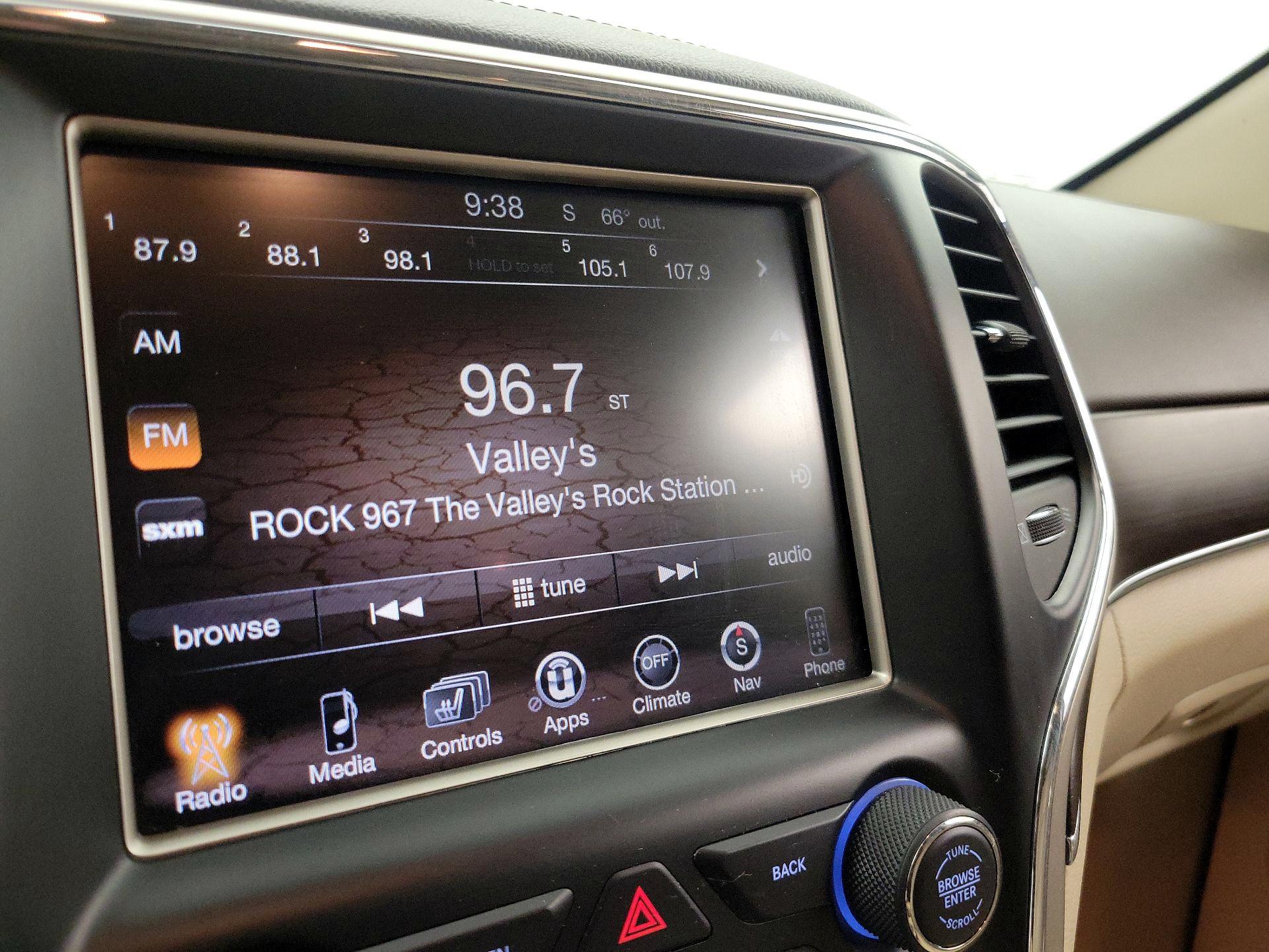 Thumbnail: 2014 Jeep Grand Cherokee - 16