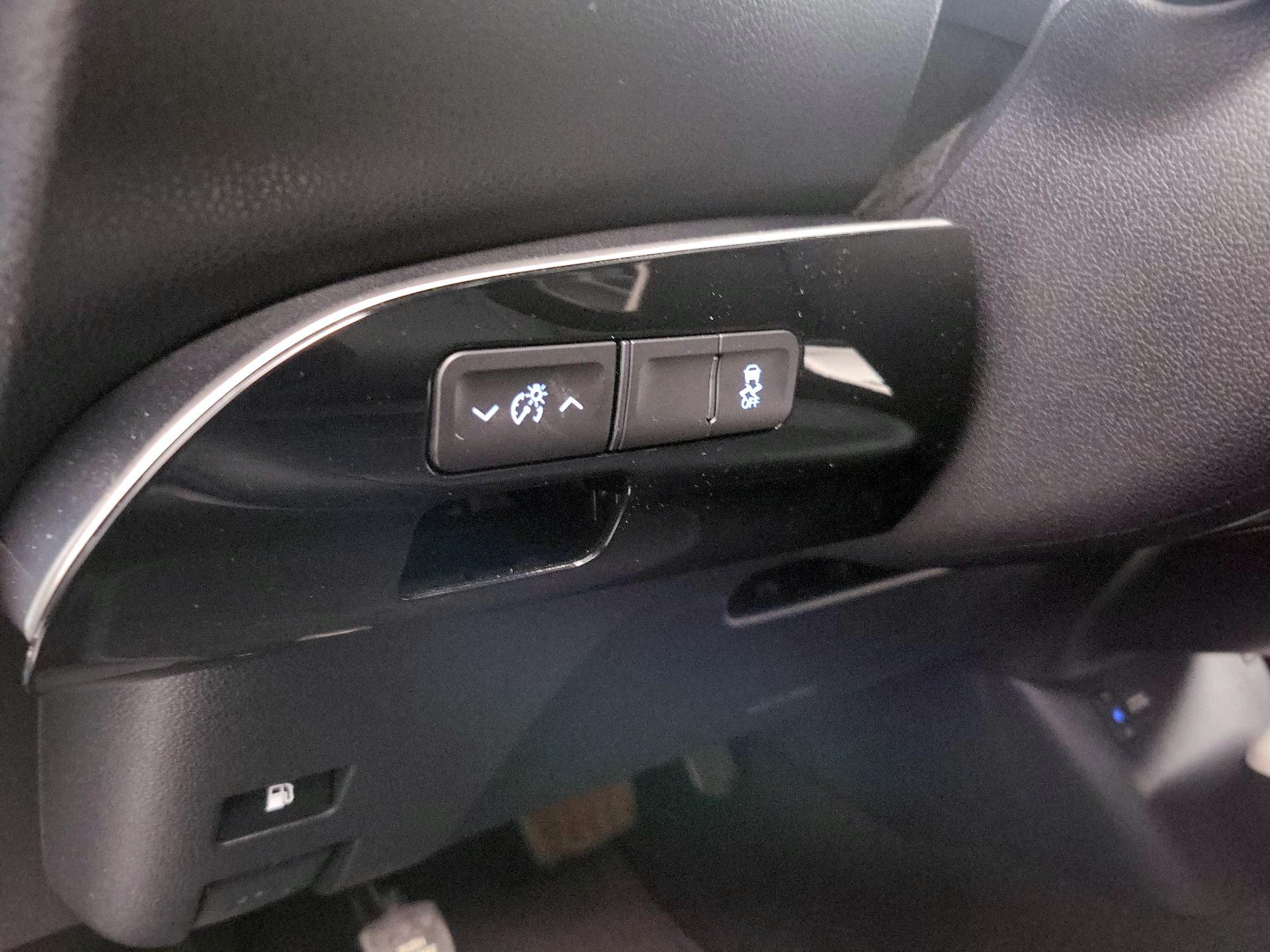 Thumbnail: 2016 Toyota Prius - 13