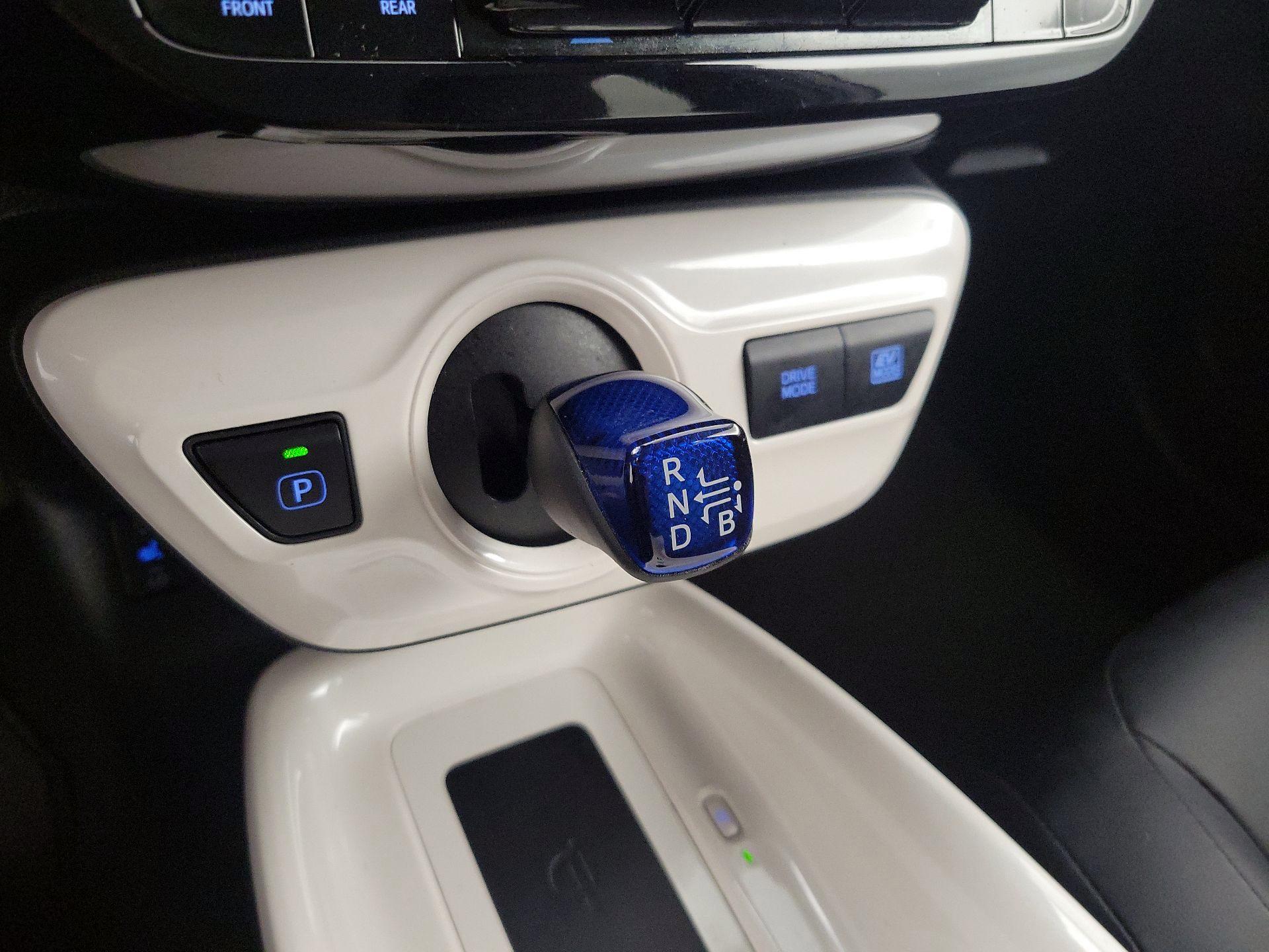 Thumbnail: 2016 Toyota Prius - 17