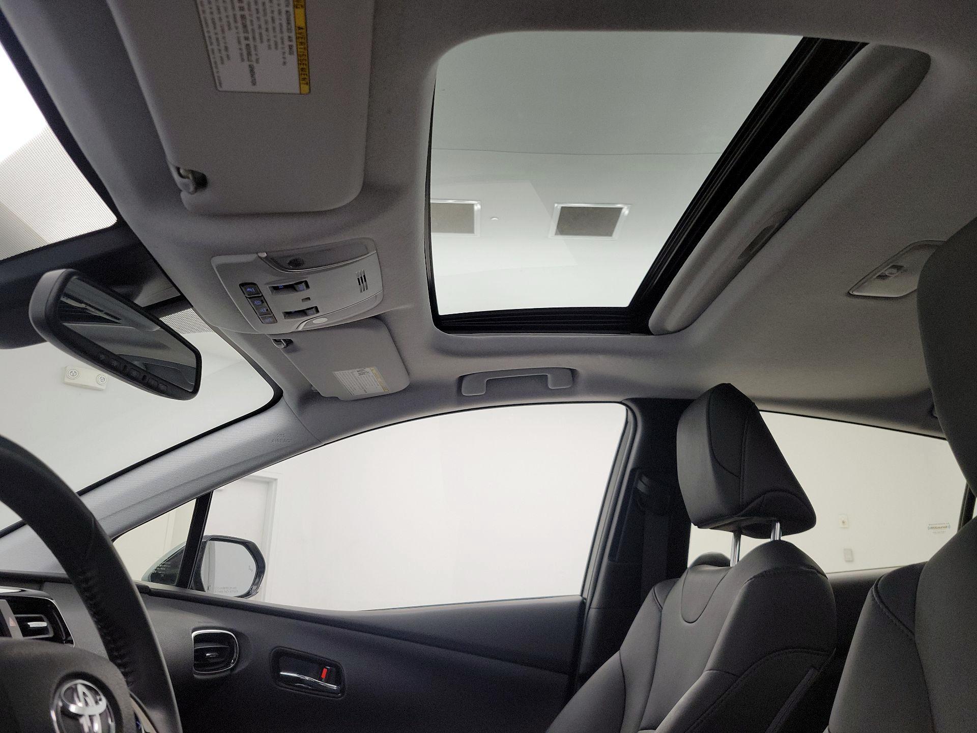 Thumbnail: 2016 Toyota Prius - 18