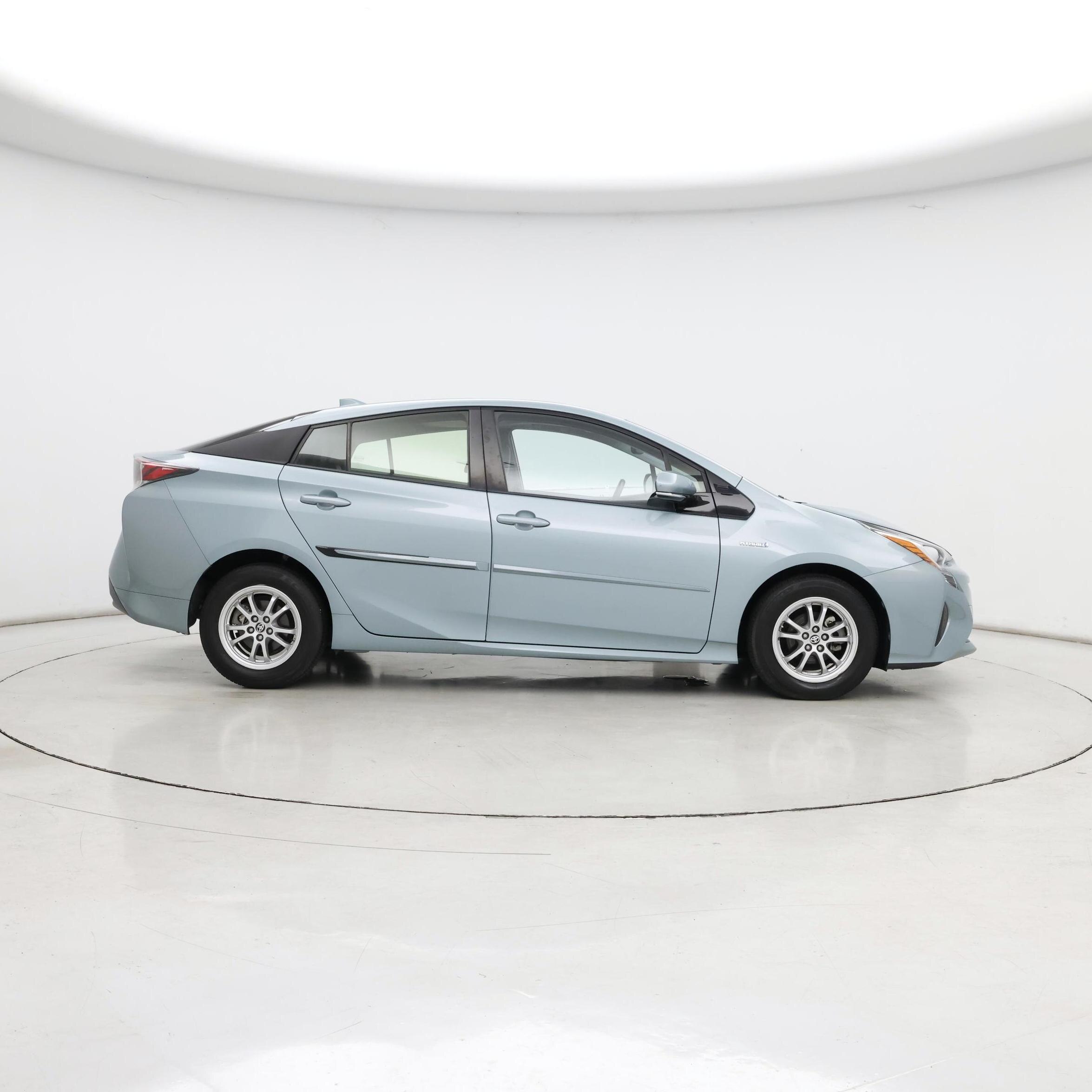 Thumbnail: 2016 Toyota Prius - 7
