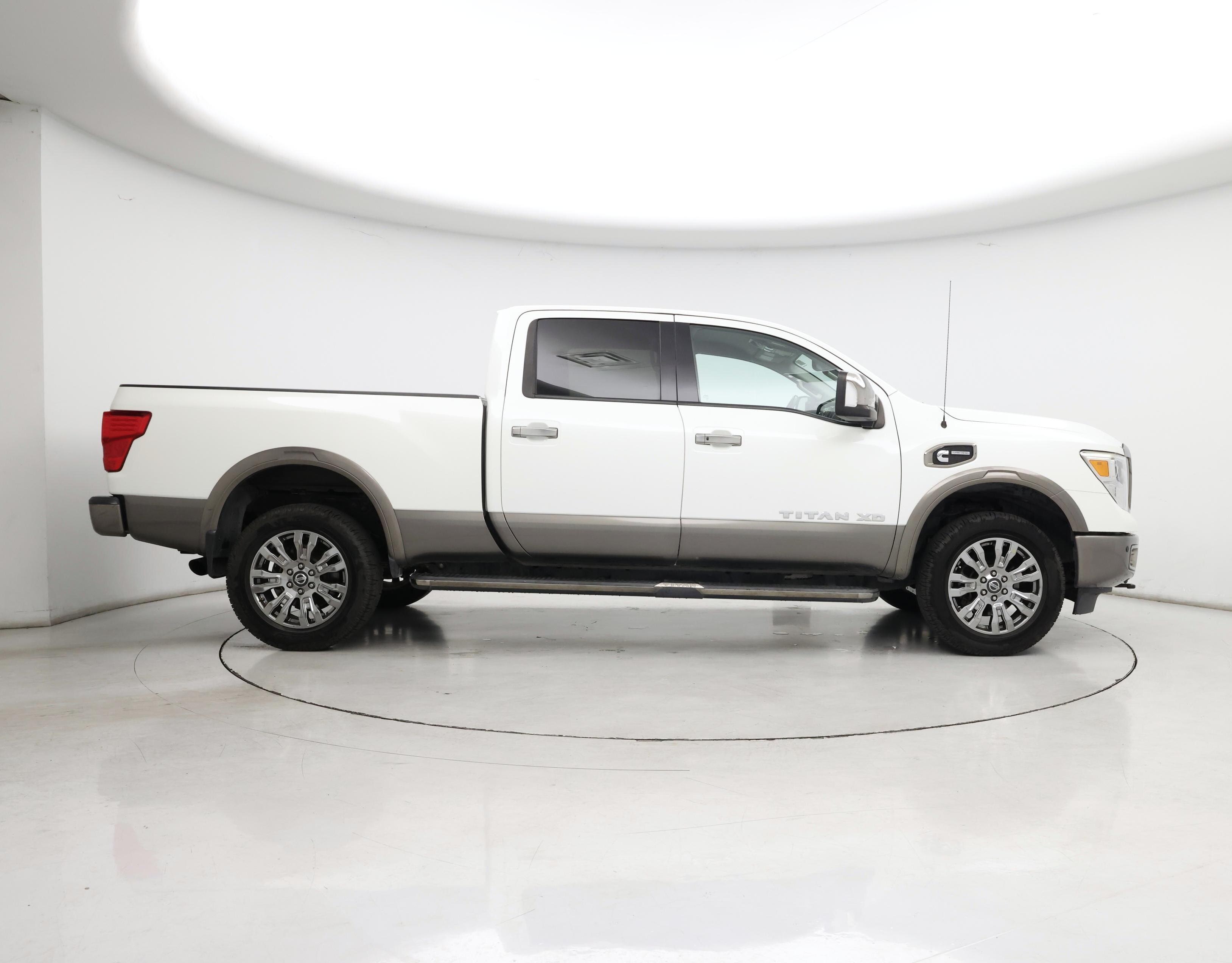 Thumbnail: 2017 Nissan Titan - 7