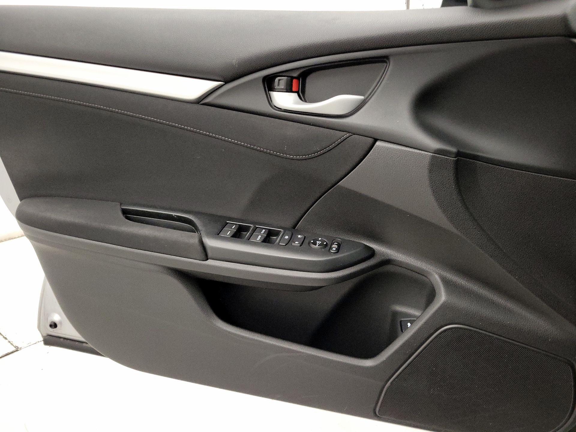 Thumbnail: 2016 Honda Civic - 12