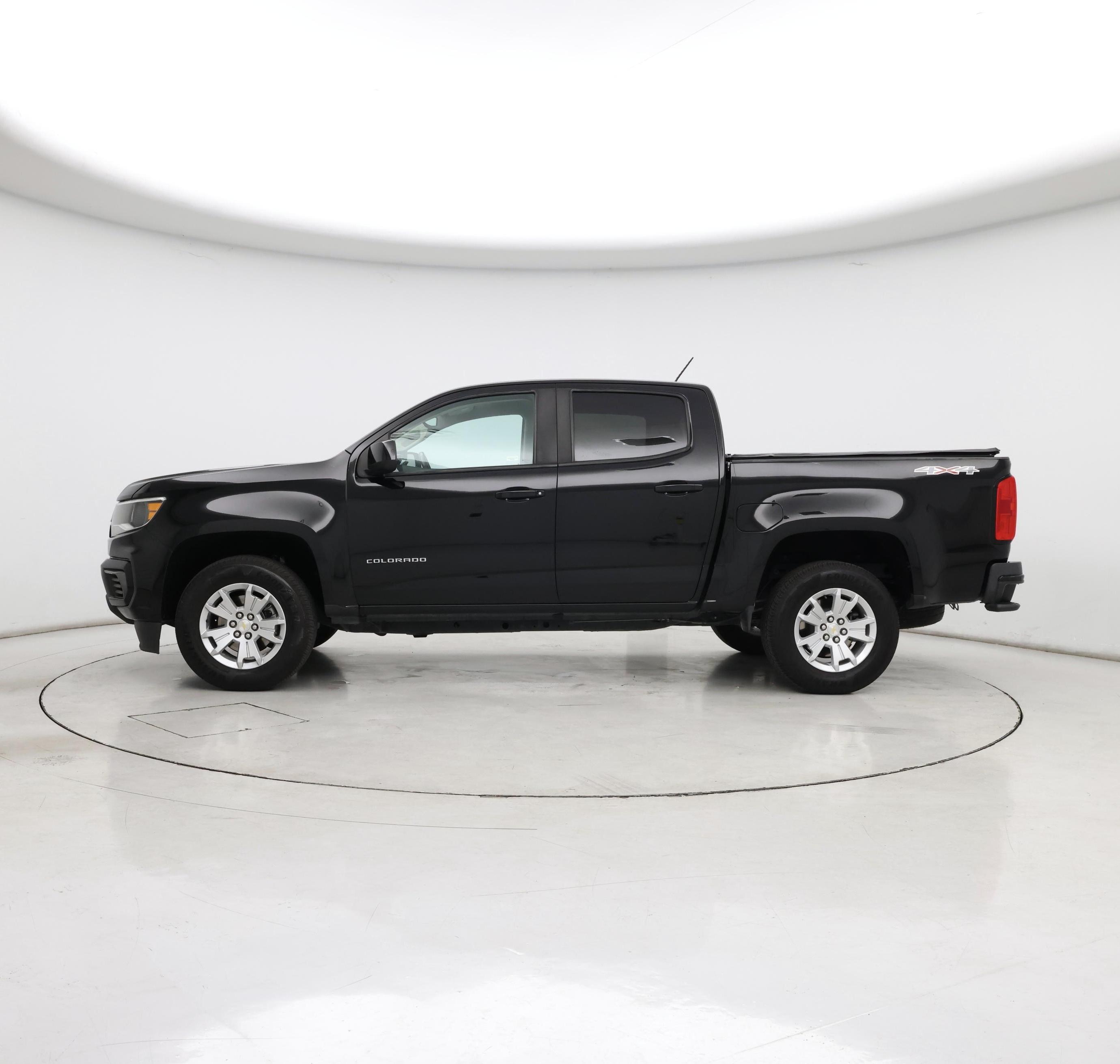 Thumbnail: 2021 Chevrolet Colorado - 3