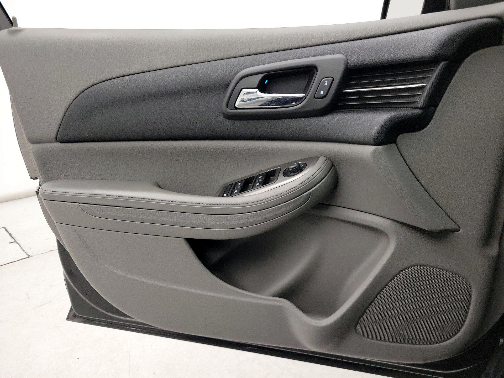 Thumbnail: 2015 Chevrolet Malibu - 12