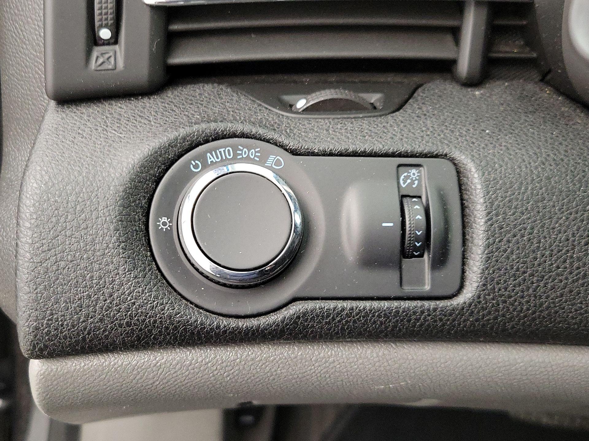 Thumbnail: 2015 Chevrolet Malibu - 13