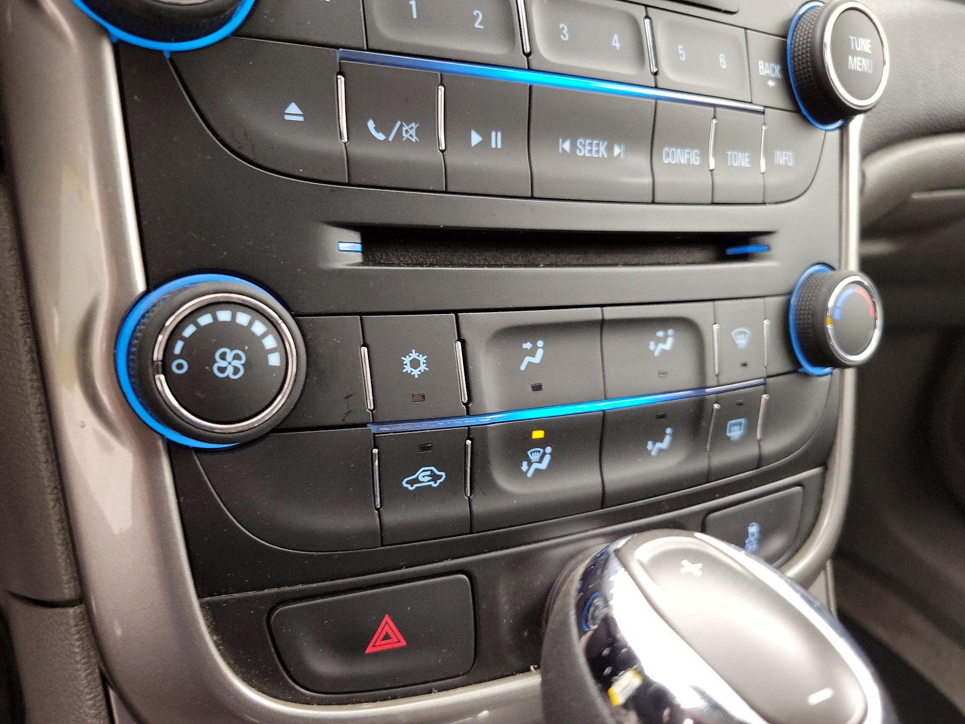 Thumbnail: 2015 Chevrolet Malibu - 15