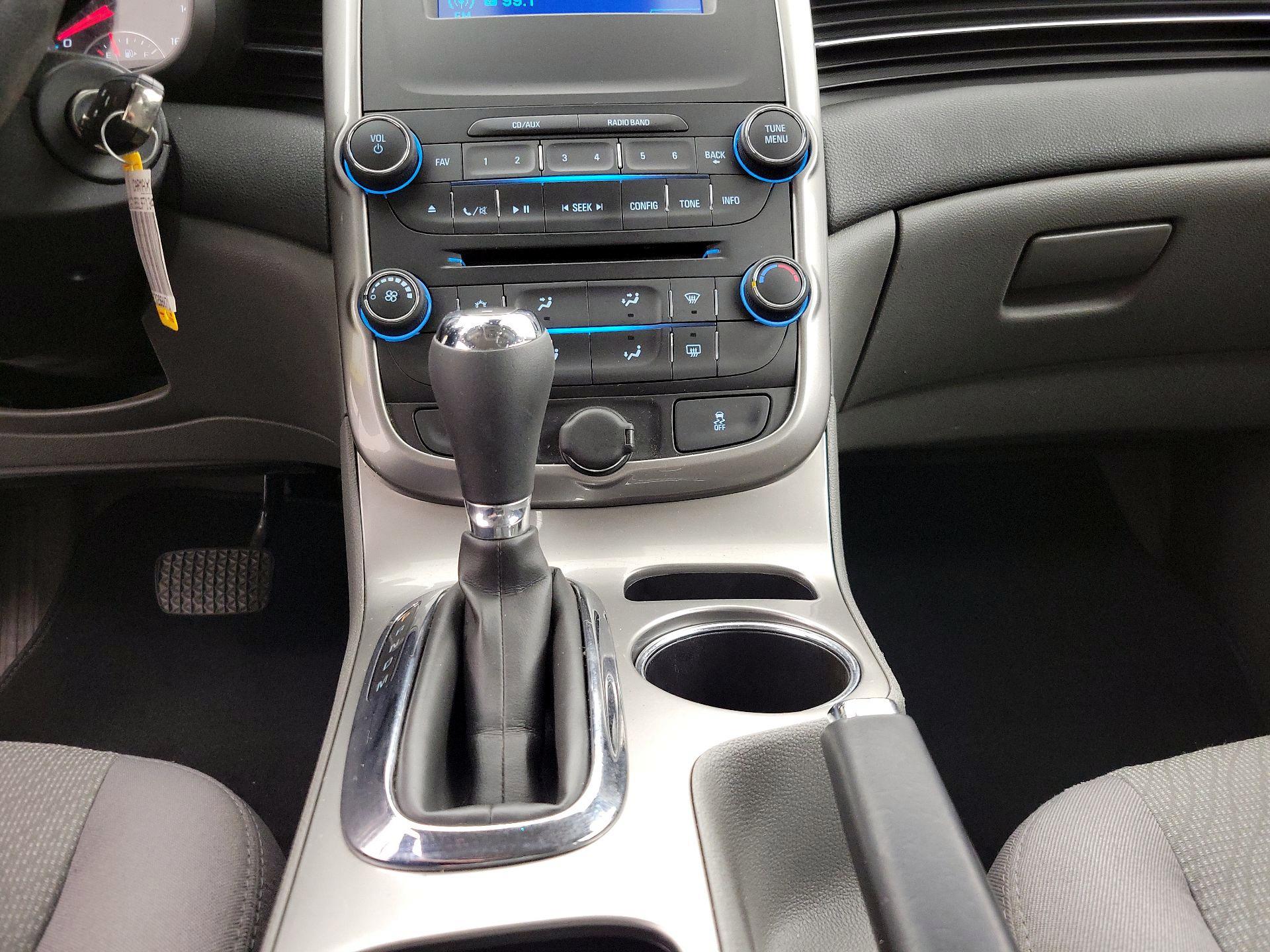 Thumbnail: 2015 Chevrolet Malibu - 16