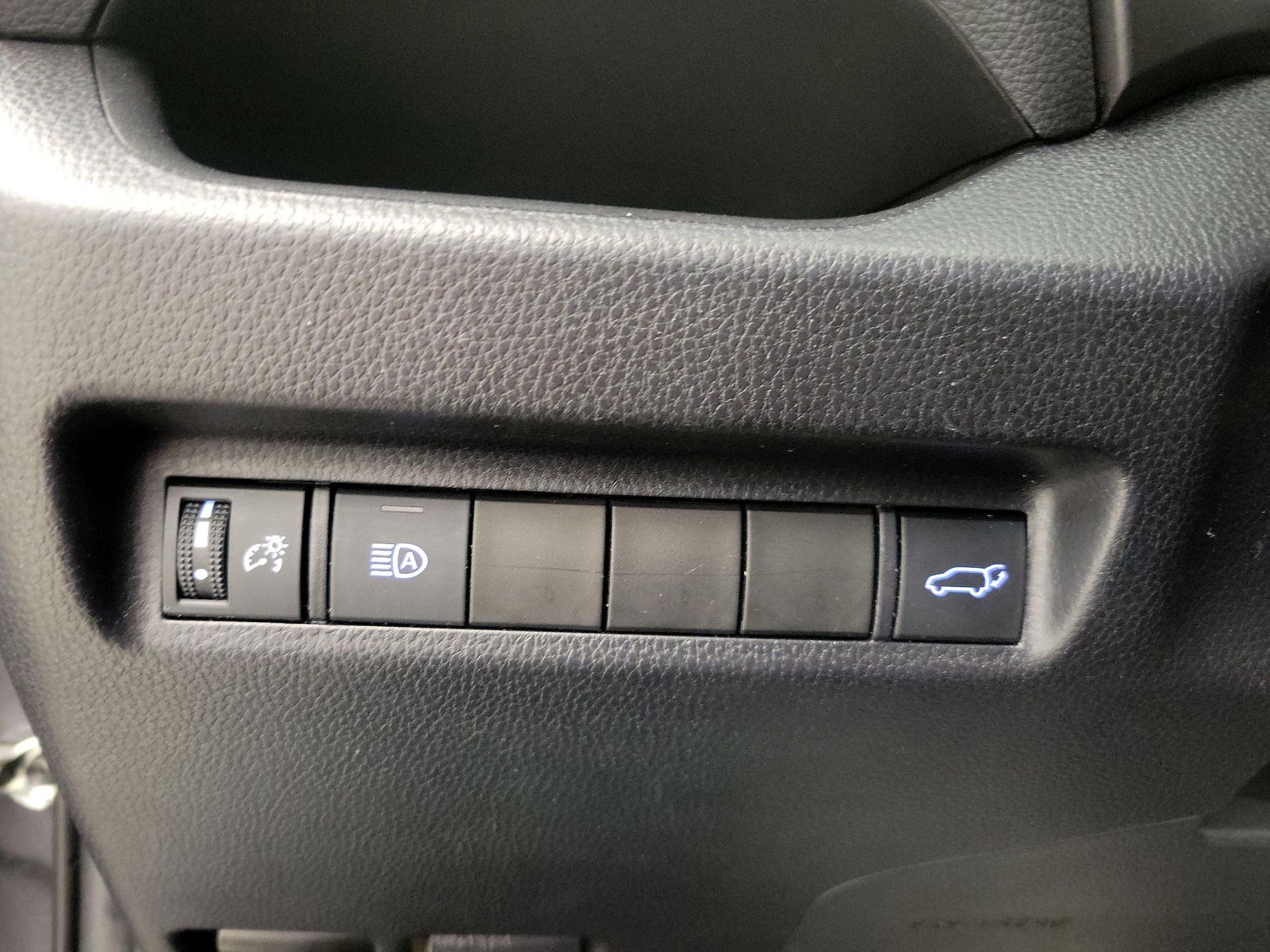 Thumbnail: 2019 Toyota RAV4 - 13