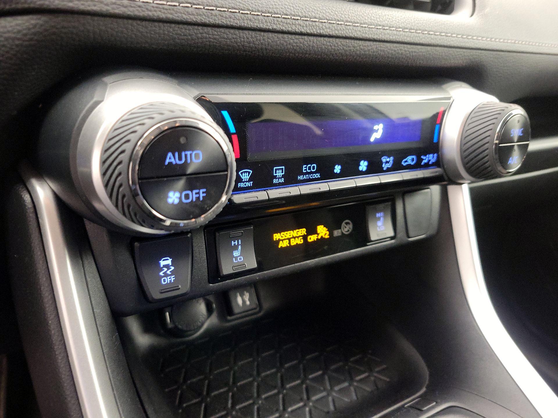 Thumbnail: 2019 Toyota RAV4 - 16