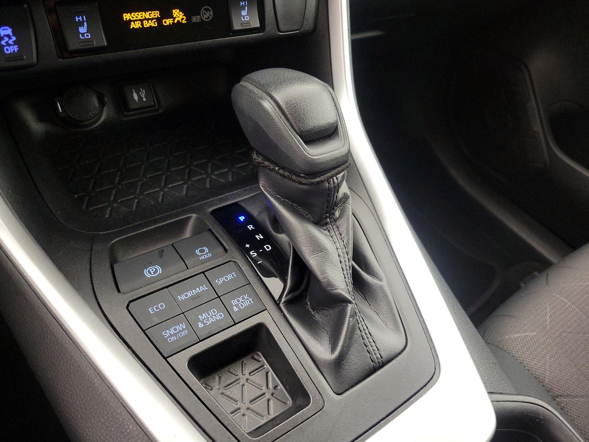 Thumbnail: 2019 Toyota RAV4 - 17