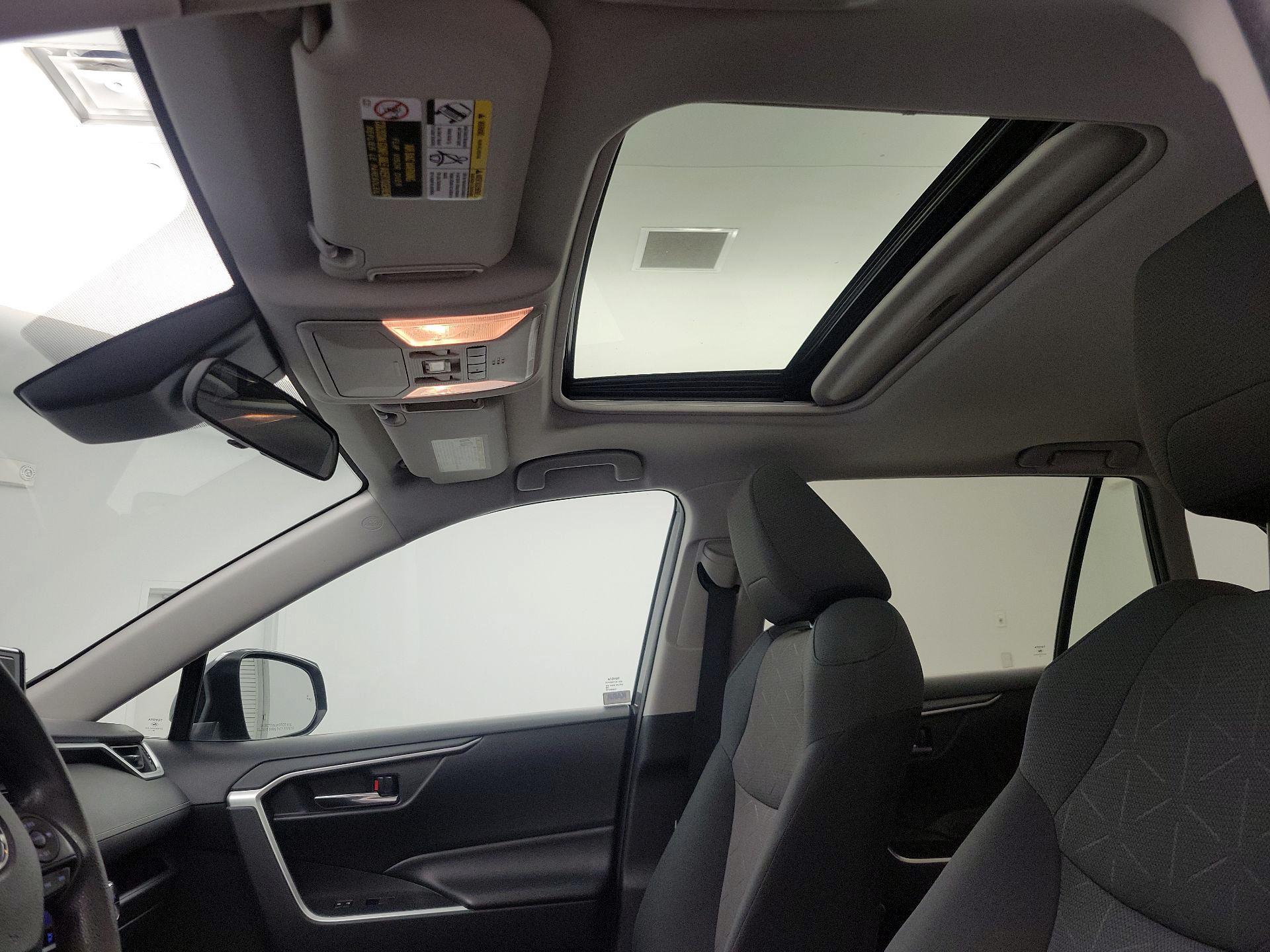 Thumbnail: 2019 Toyota RAV4 - 19