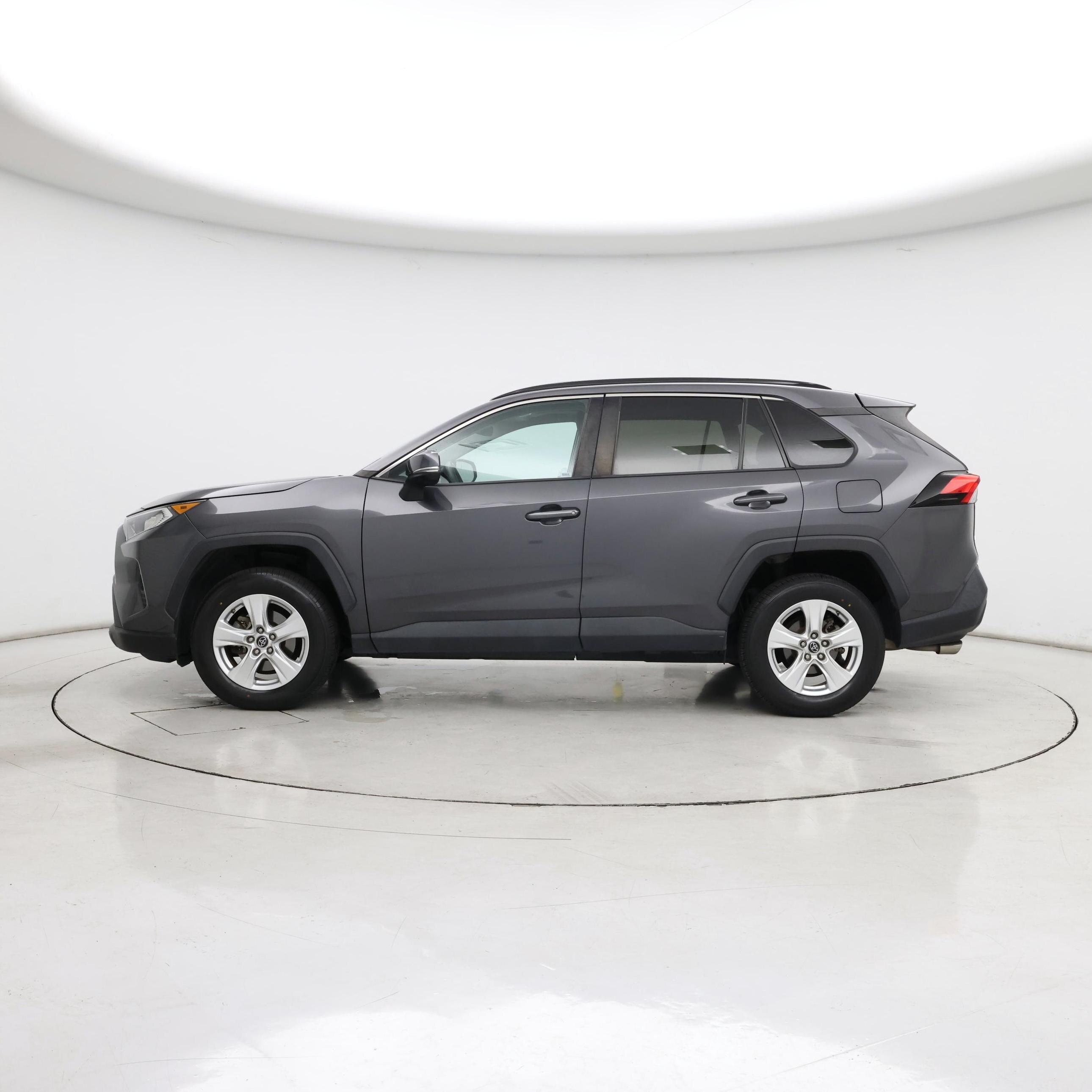 Thumbnail: 2019 Toyota RAV4 - 3