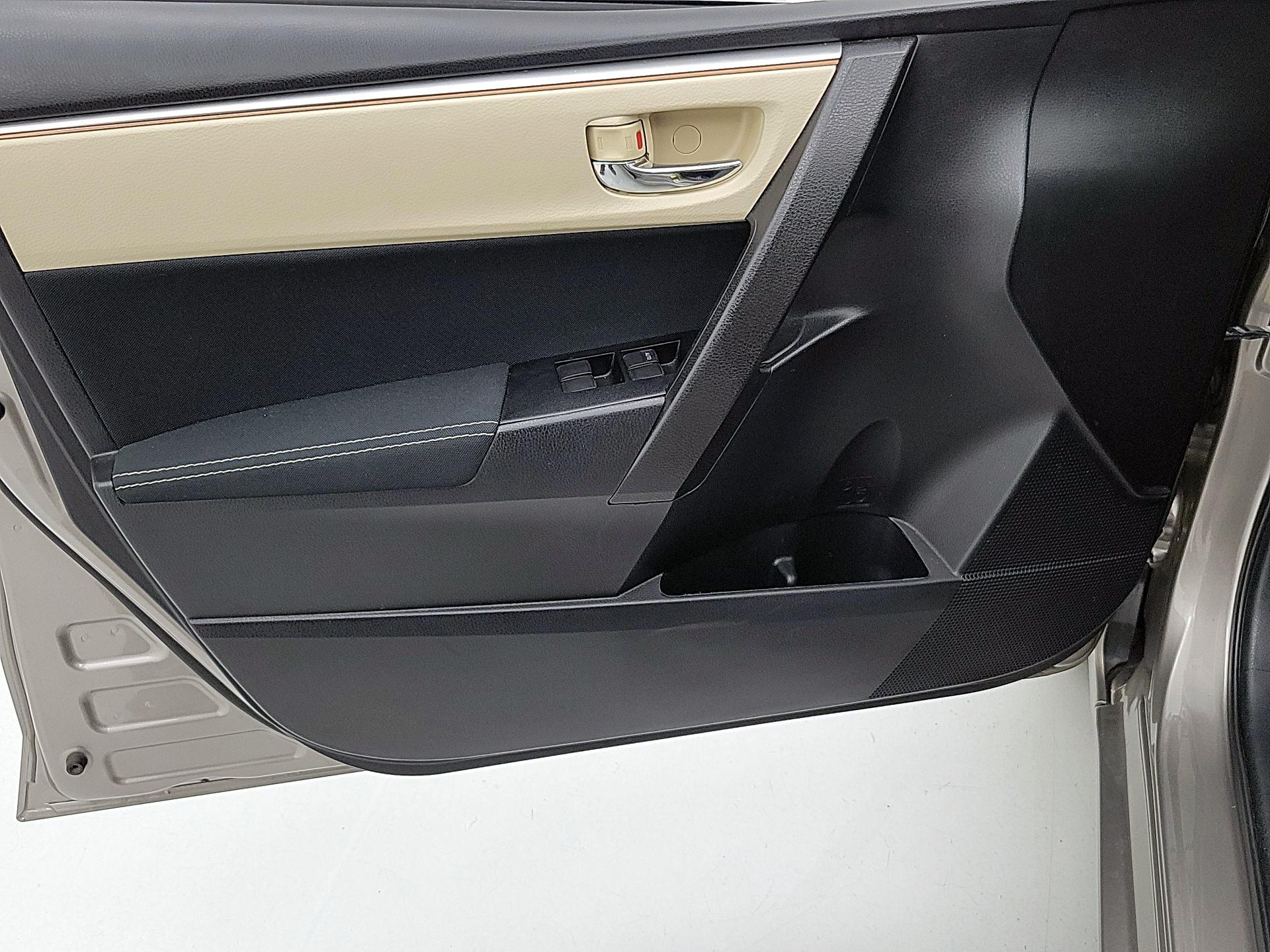 Thumbnail: 2014 Toyota Corolla - 12