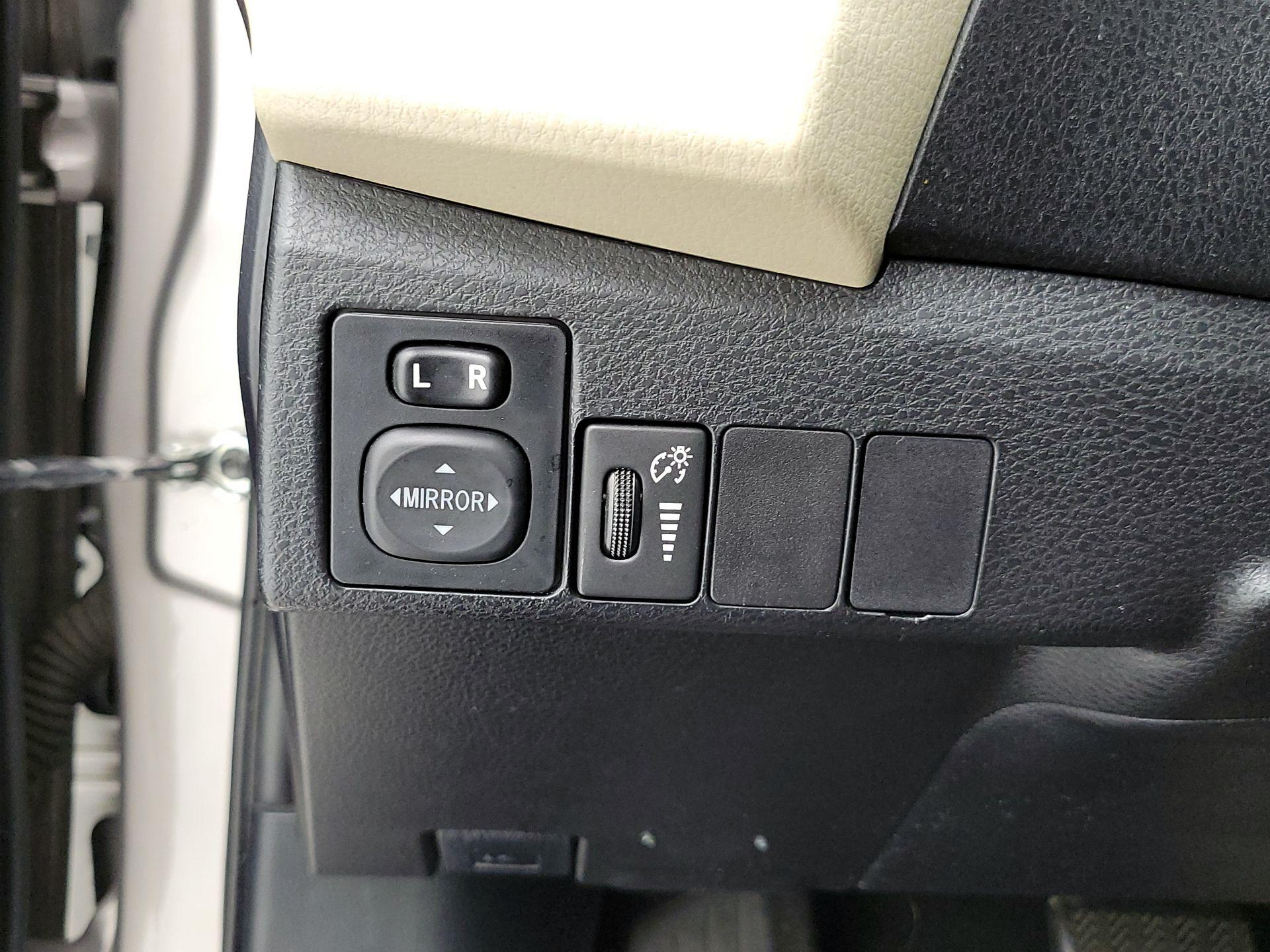 Thumbnail: 2014 Toyota Corolla - 13