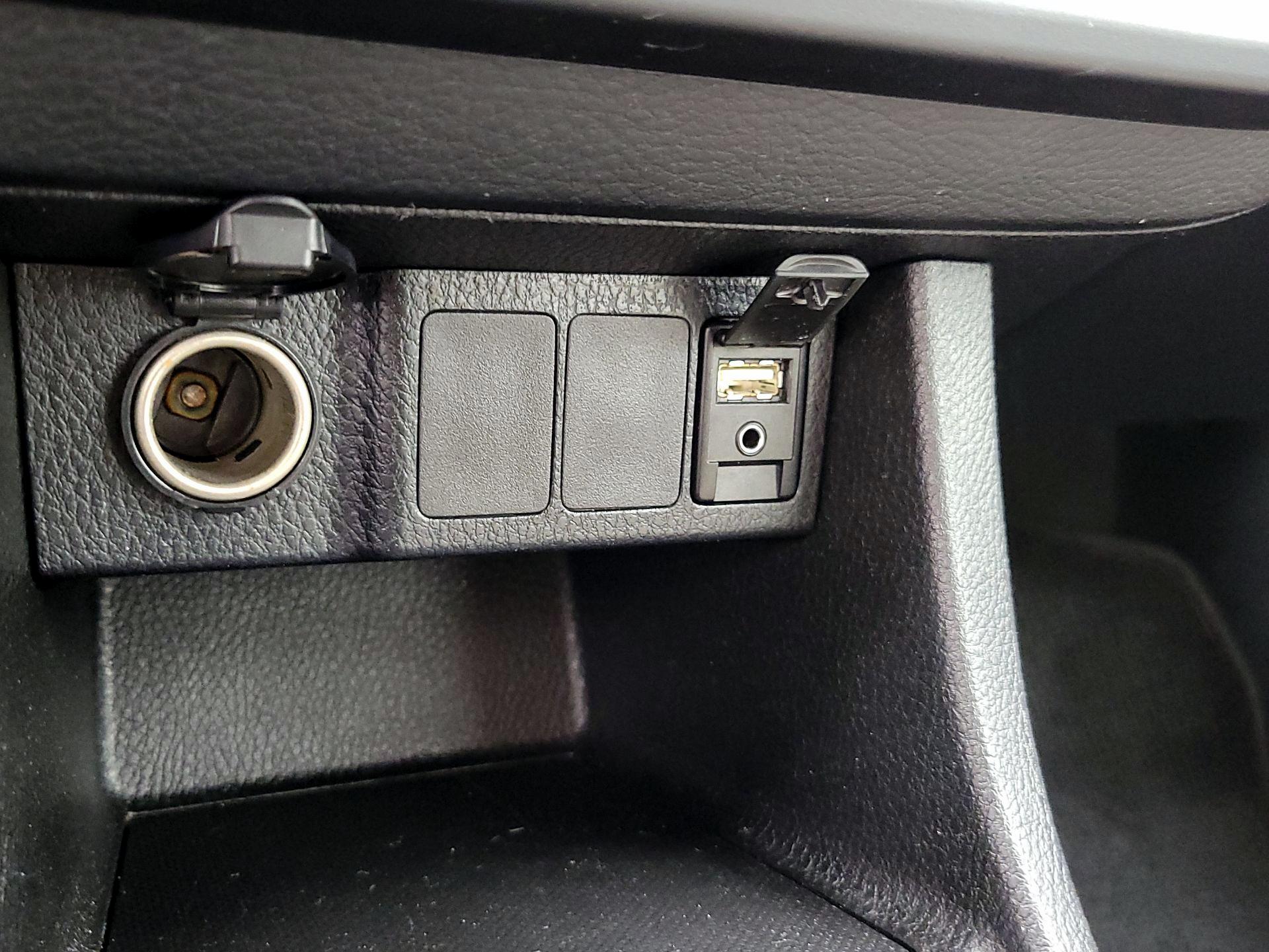 Thumbnail: 2014 Toyota Corolla - 18