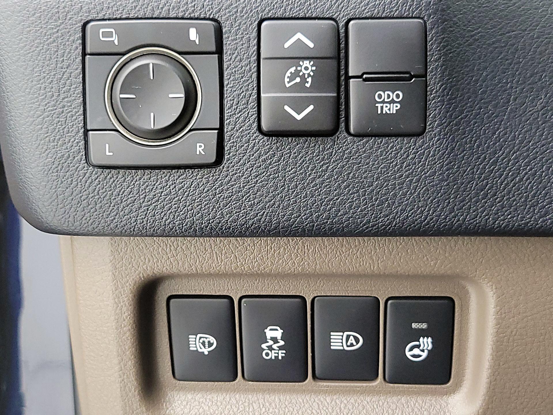 Thumbnail: 2021 Lexus GX - 13