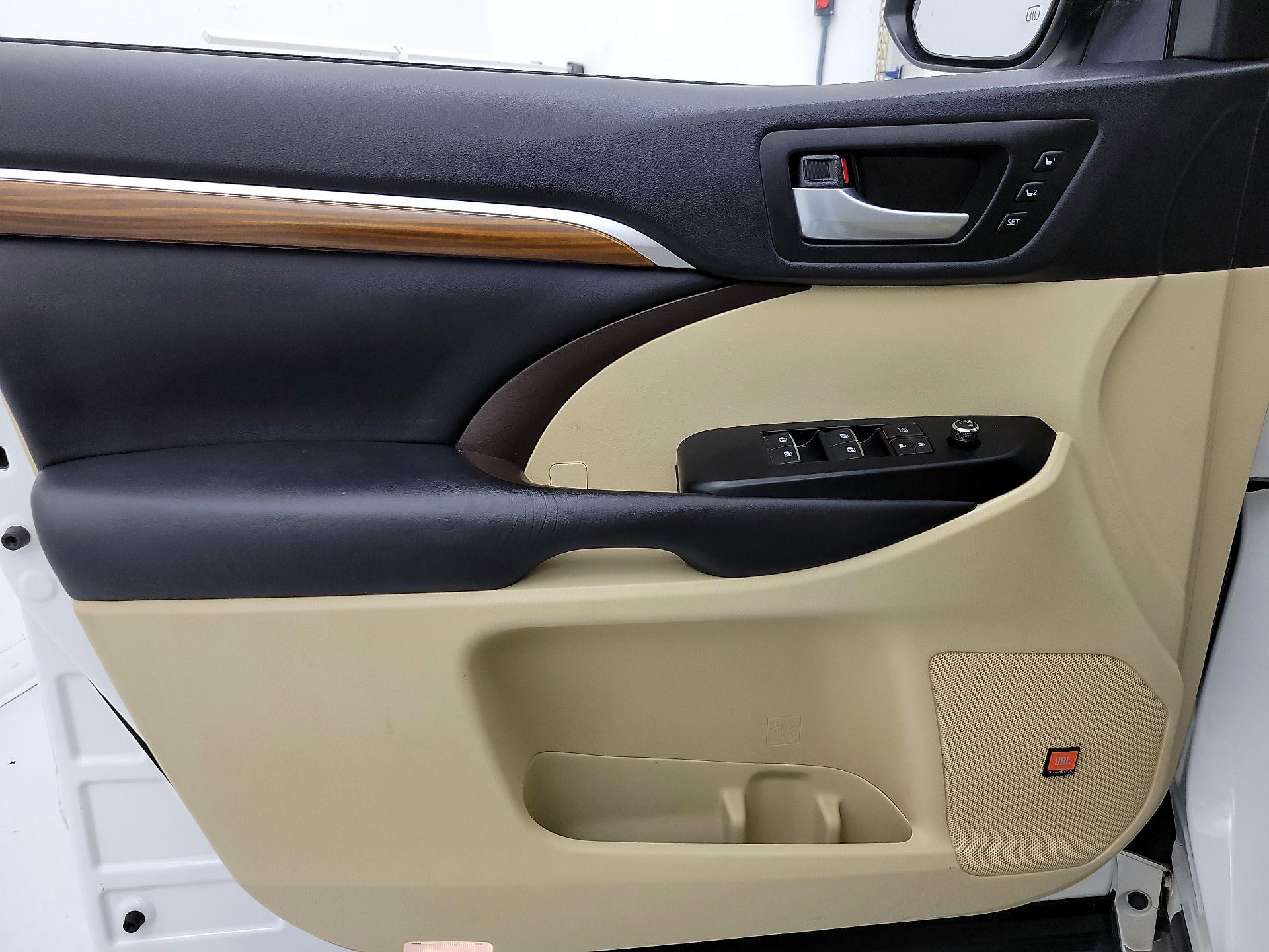 Thumbnail: 2018 Toyota Highlander - 12