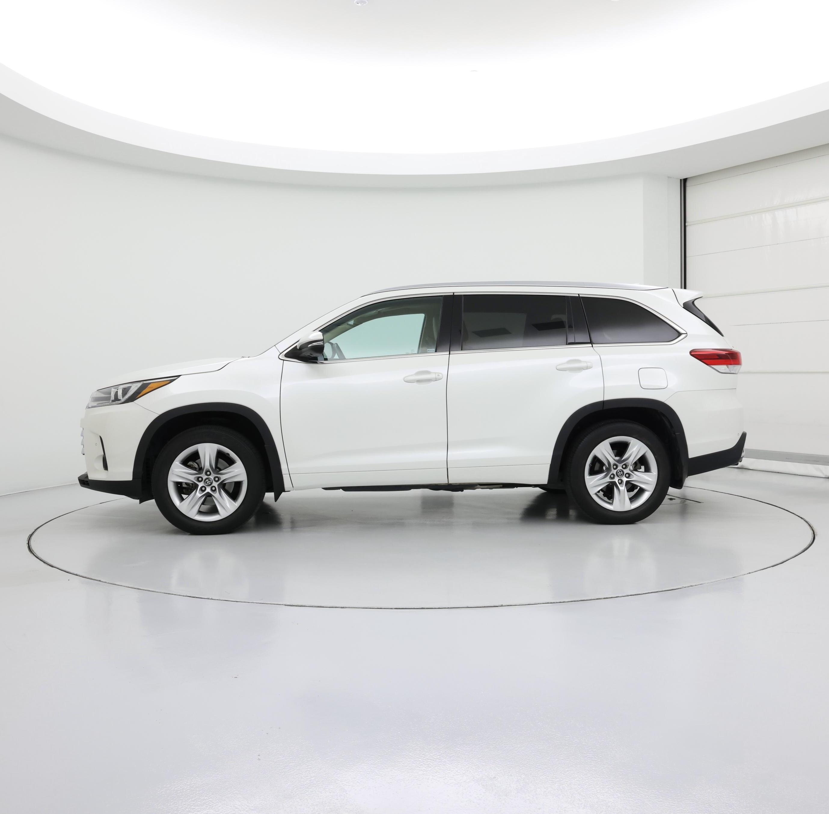 Thumbnail: 2018 Toyota Highlander - 3