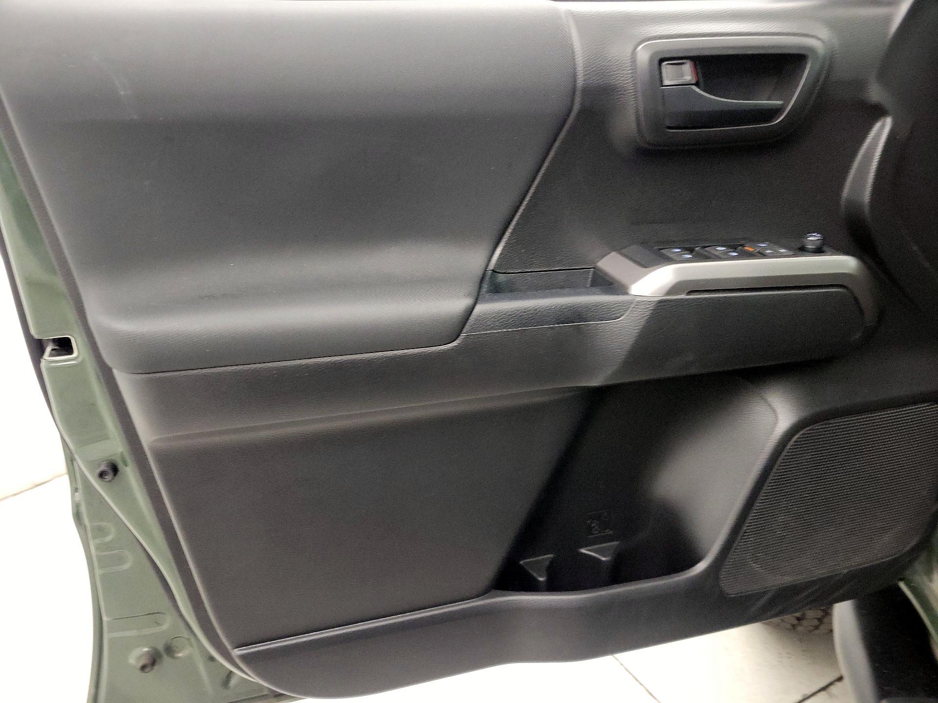 Thumbnail: 2022 Toyota Tacoma - 12