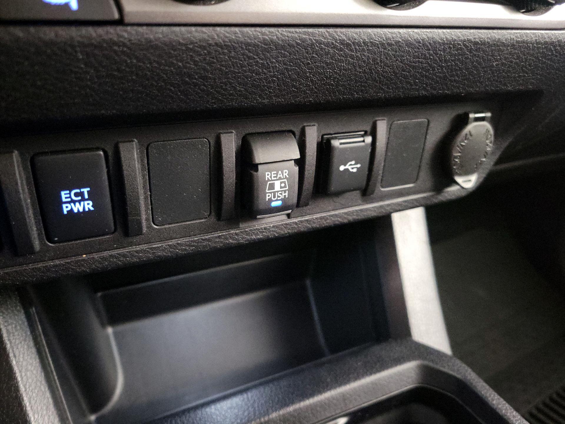 Thumbnail: 2022 Toyota Tacoma - 18