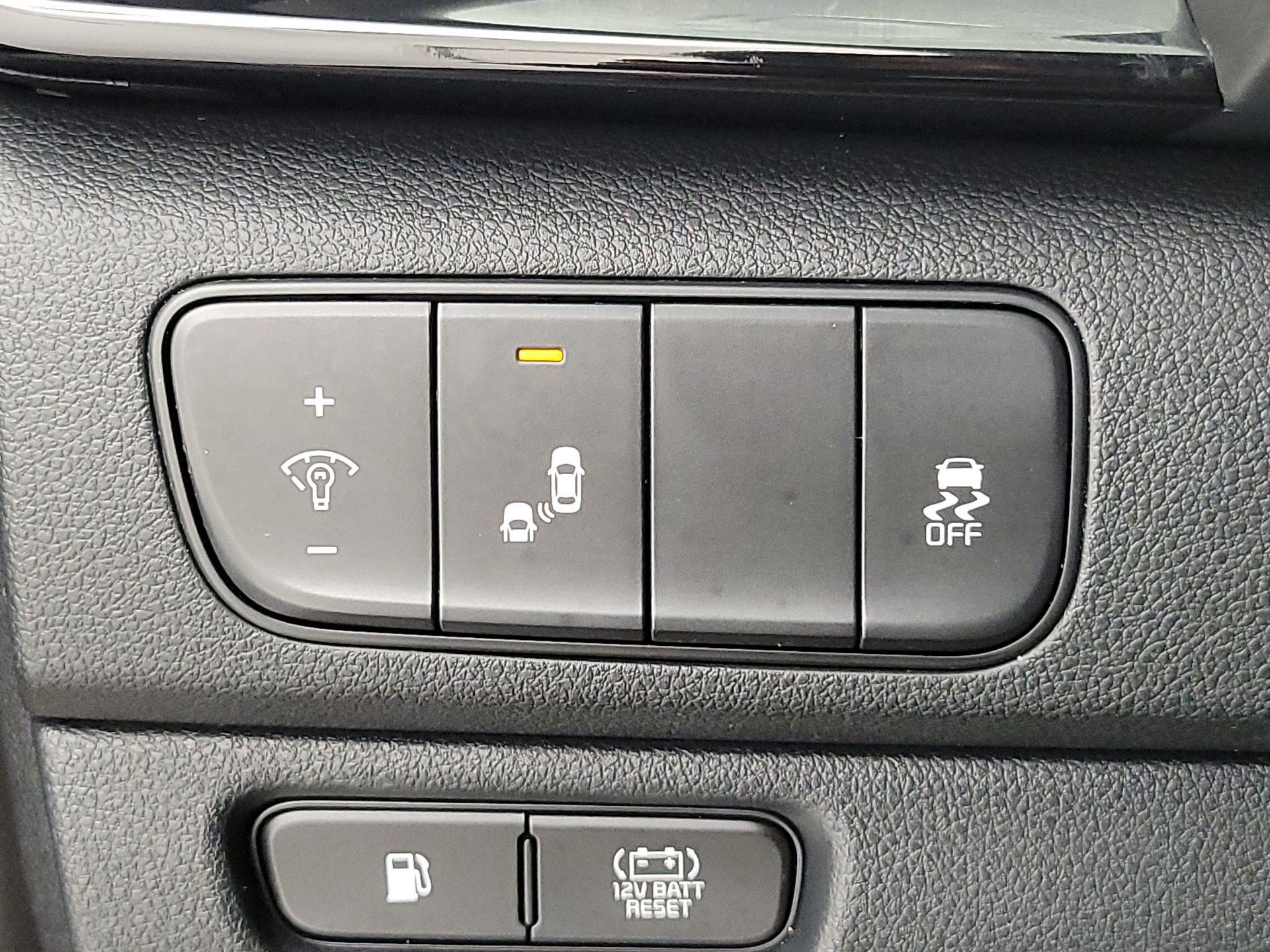 Thumbnail: 2017 Kia Niro - 13