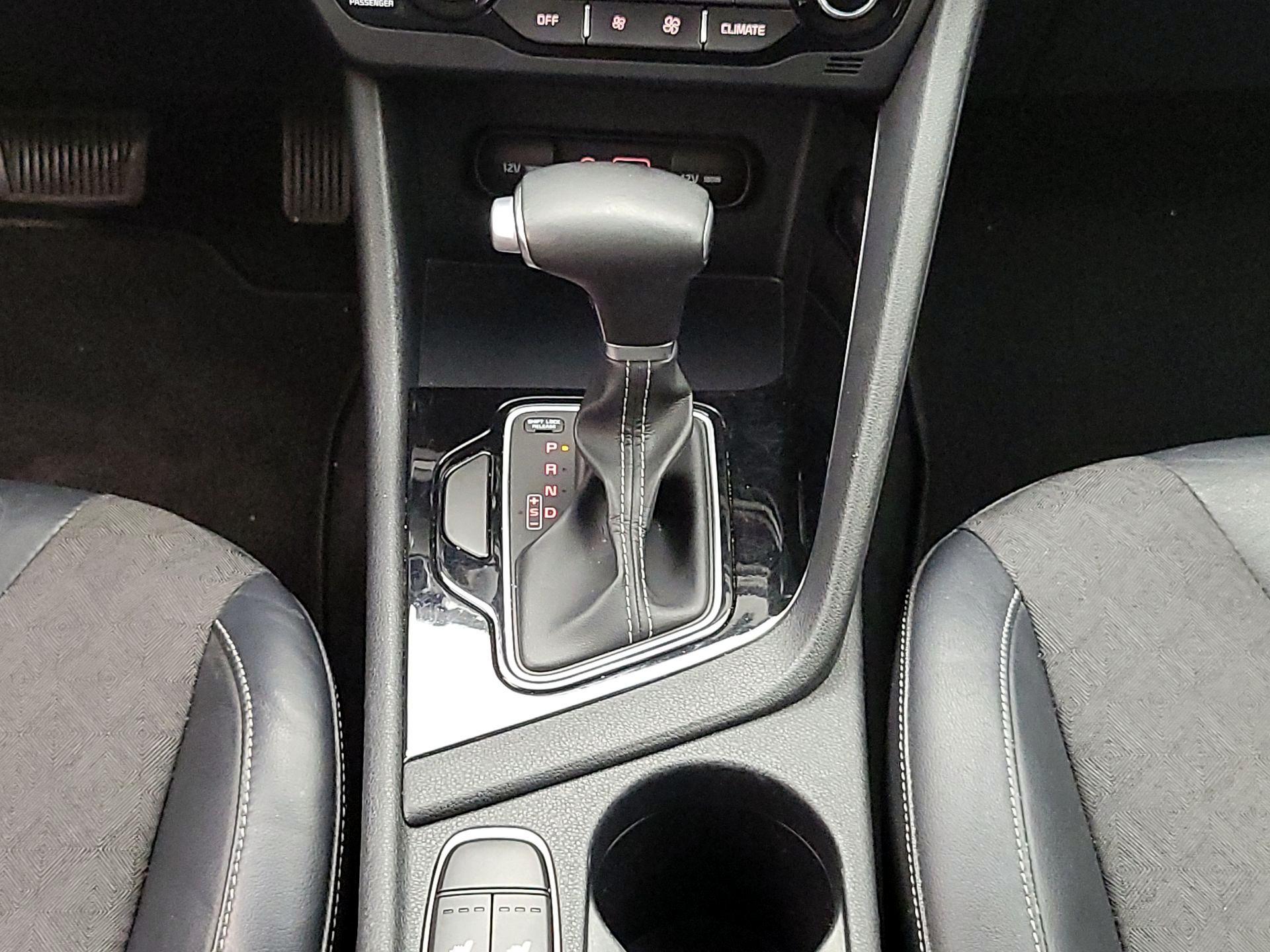 Thumbnail: 2017 Kia Niro - 17