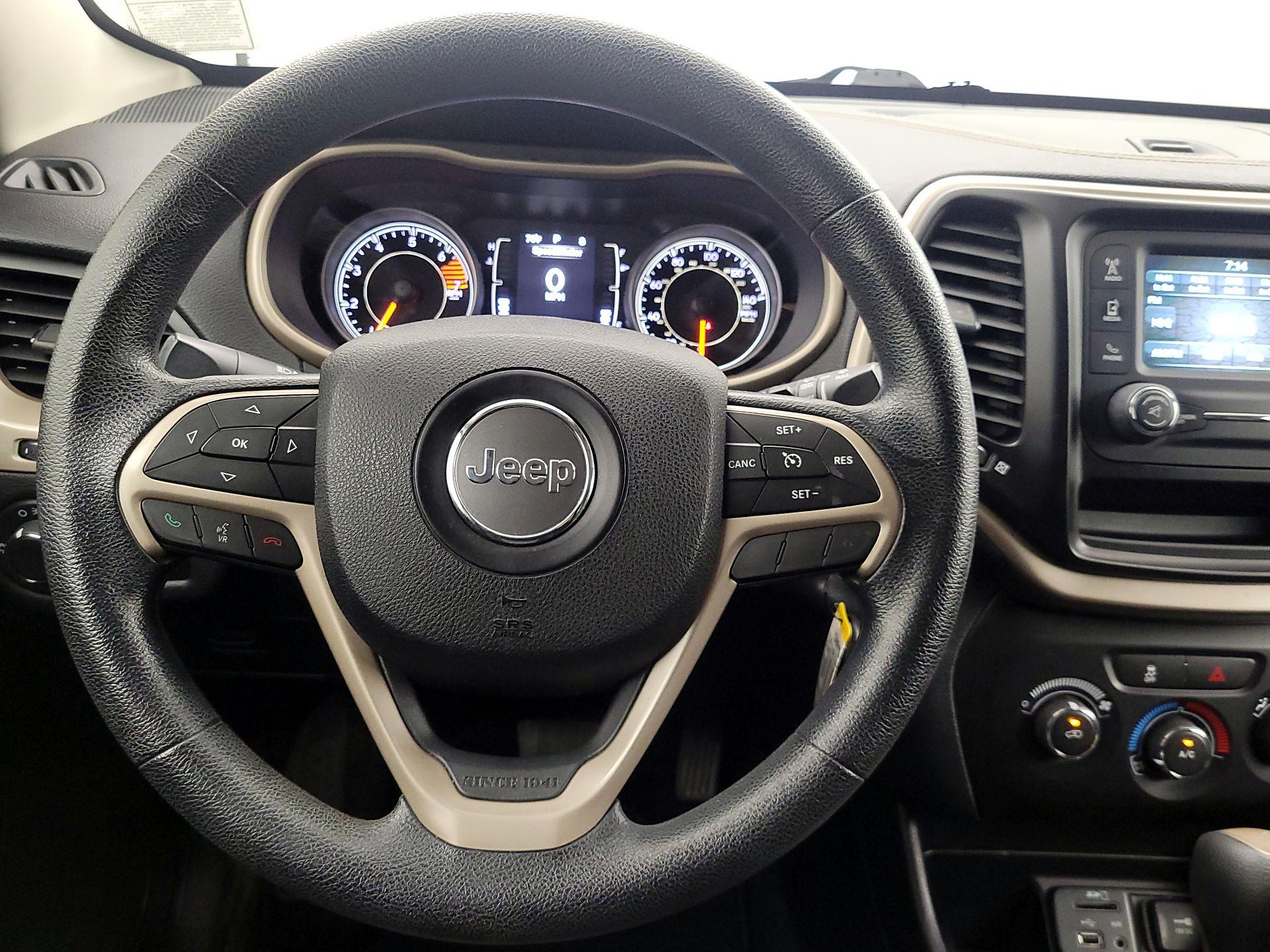 Thumbnail: 2016 Jeep Cherokee - 10