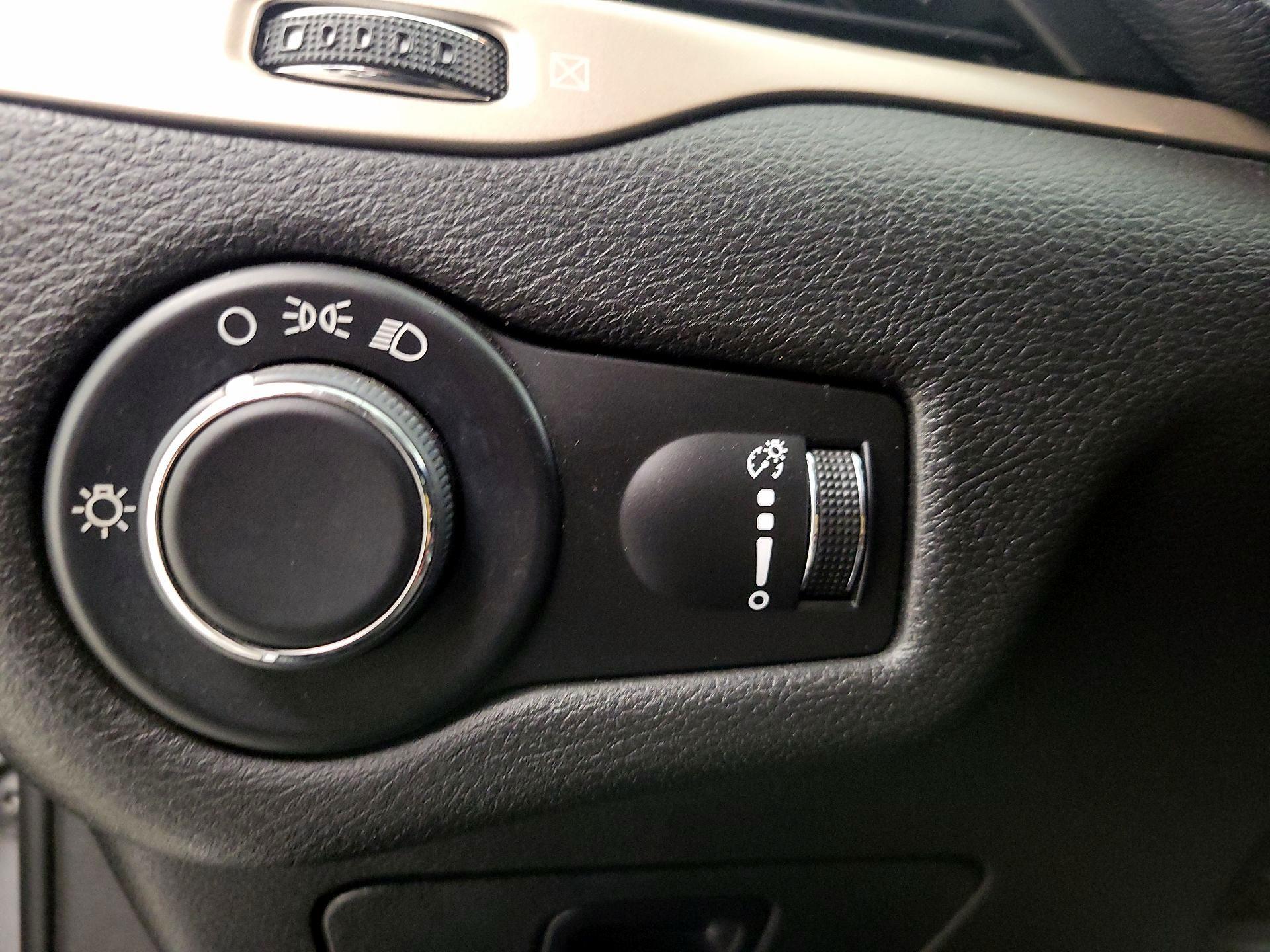 Thumbnail: 2016 Jeep Cherokee - 13