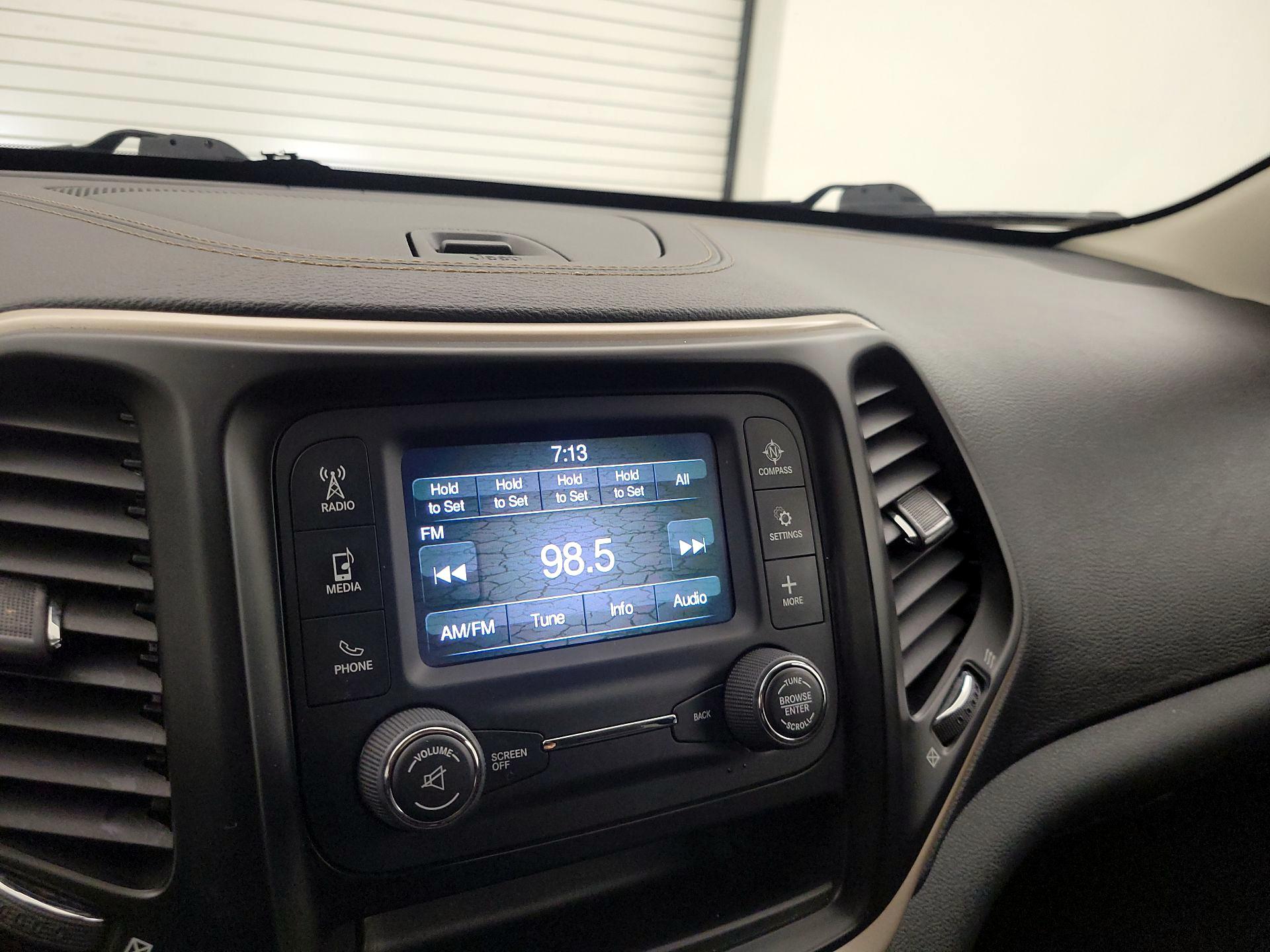 Thumbnail: 2016 Jeep Cherokee - 14