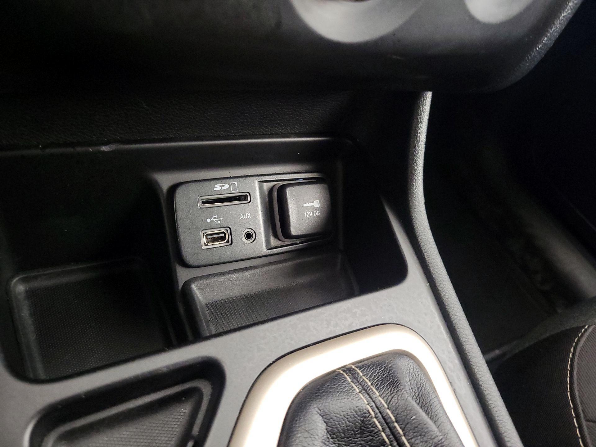 Thumbnail: 2016 Jeep Cherokee - 17