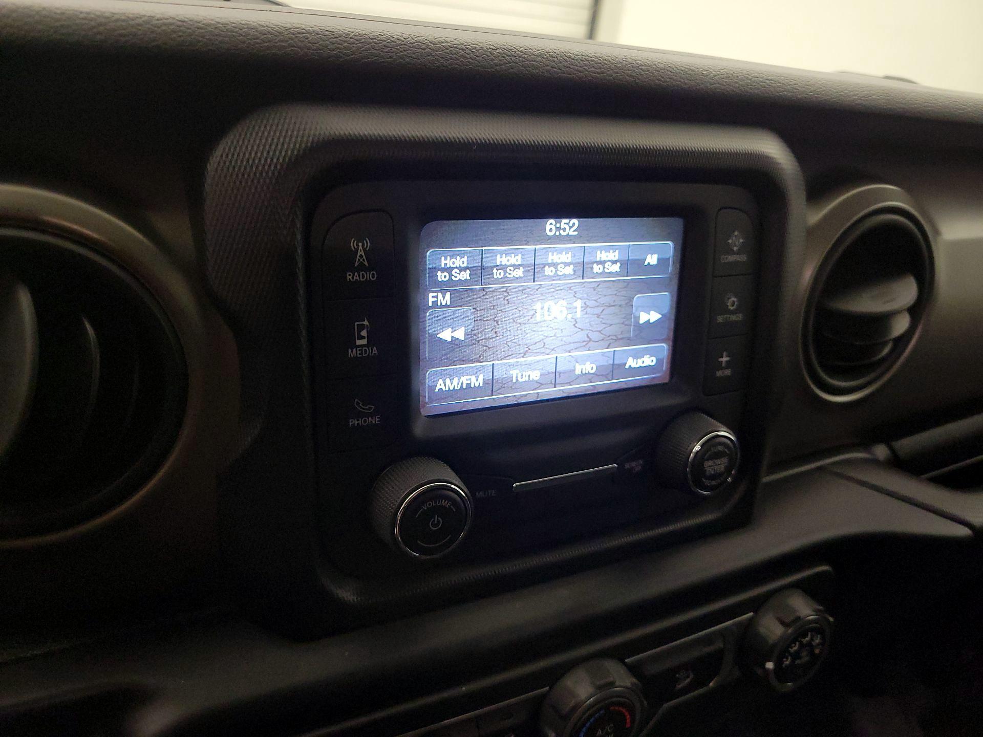 Thumbnail: 2019 Jeep Wrangler - 15