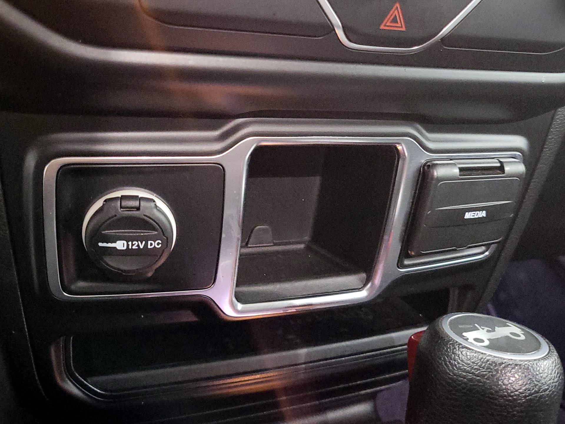 Thumbnail: 2019 Jeep Wrangler - 18