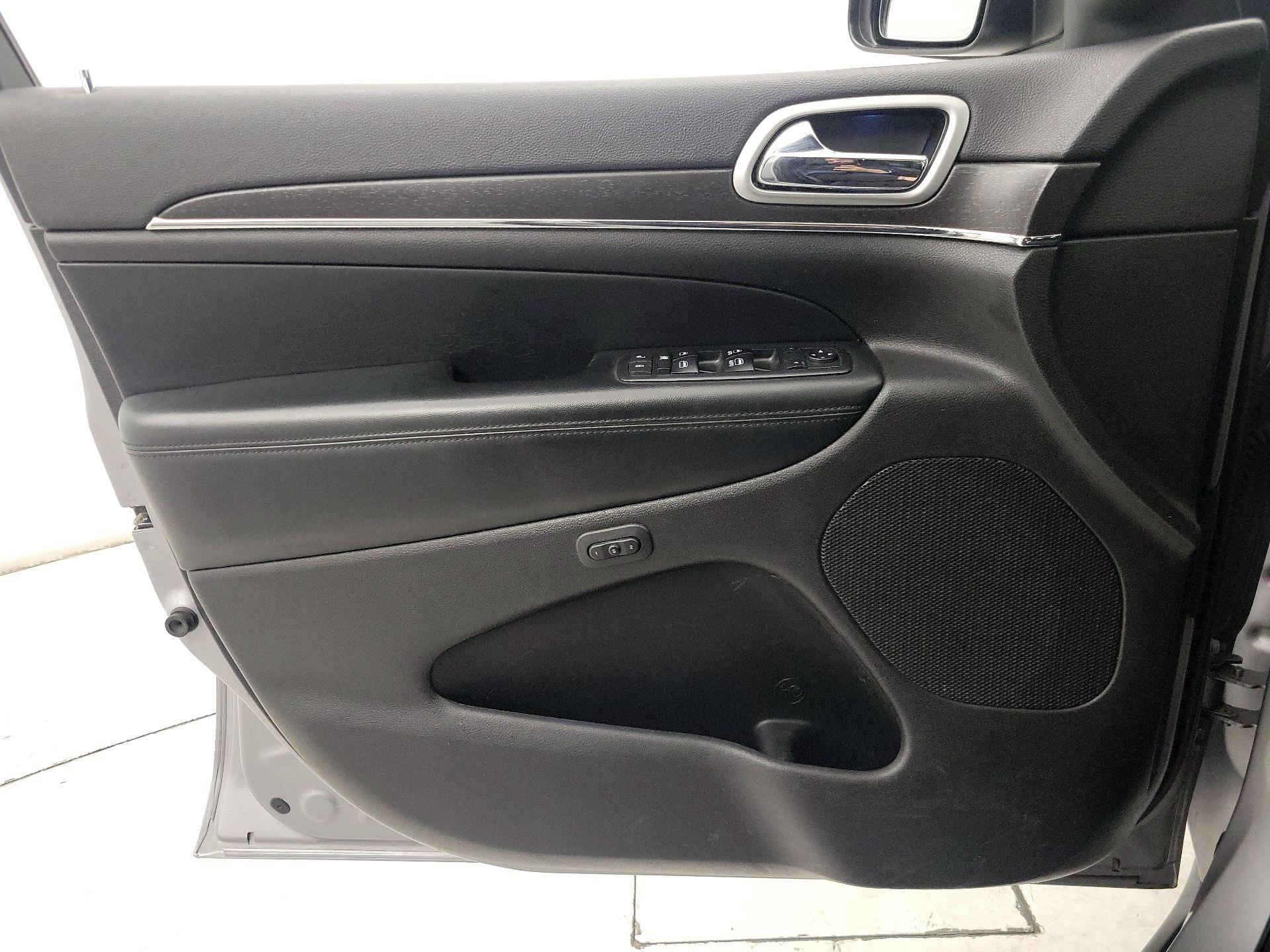 Thumbnail: 2018 Jeep Grand Cherokee - 12