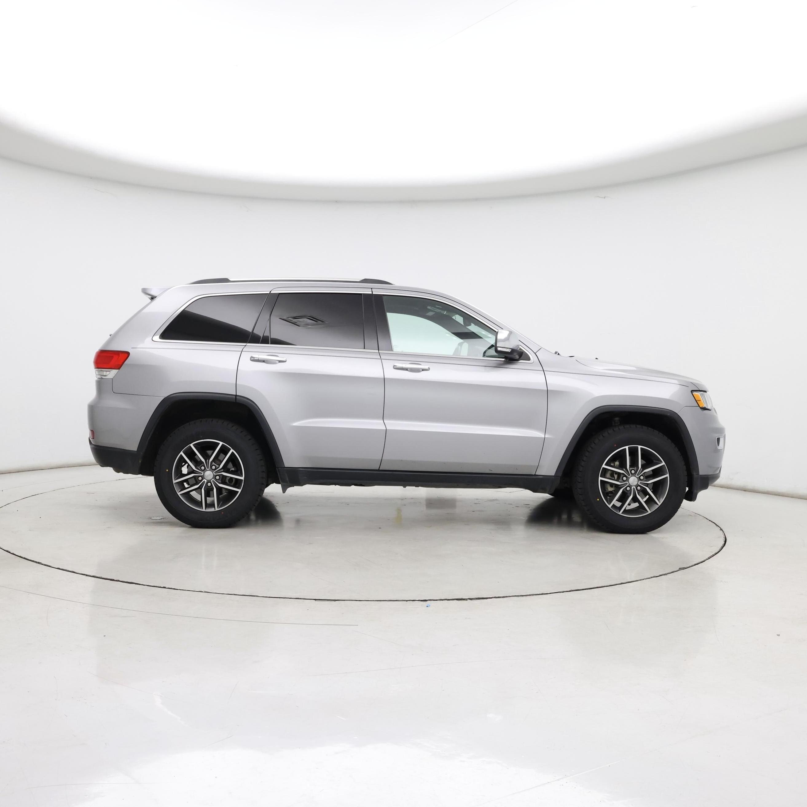 Thumbnail: 2018 Jeep Grand Cherokee - 7