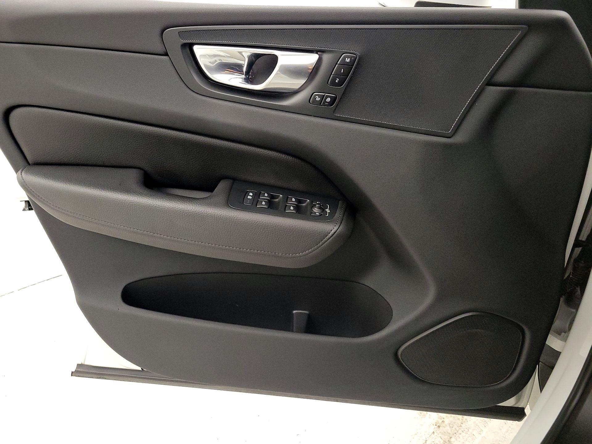 Thumbnail: 2022 Volvo XC60 - 12