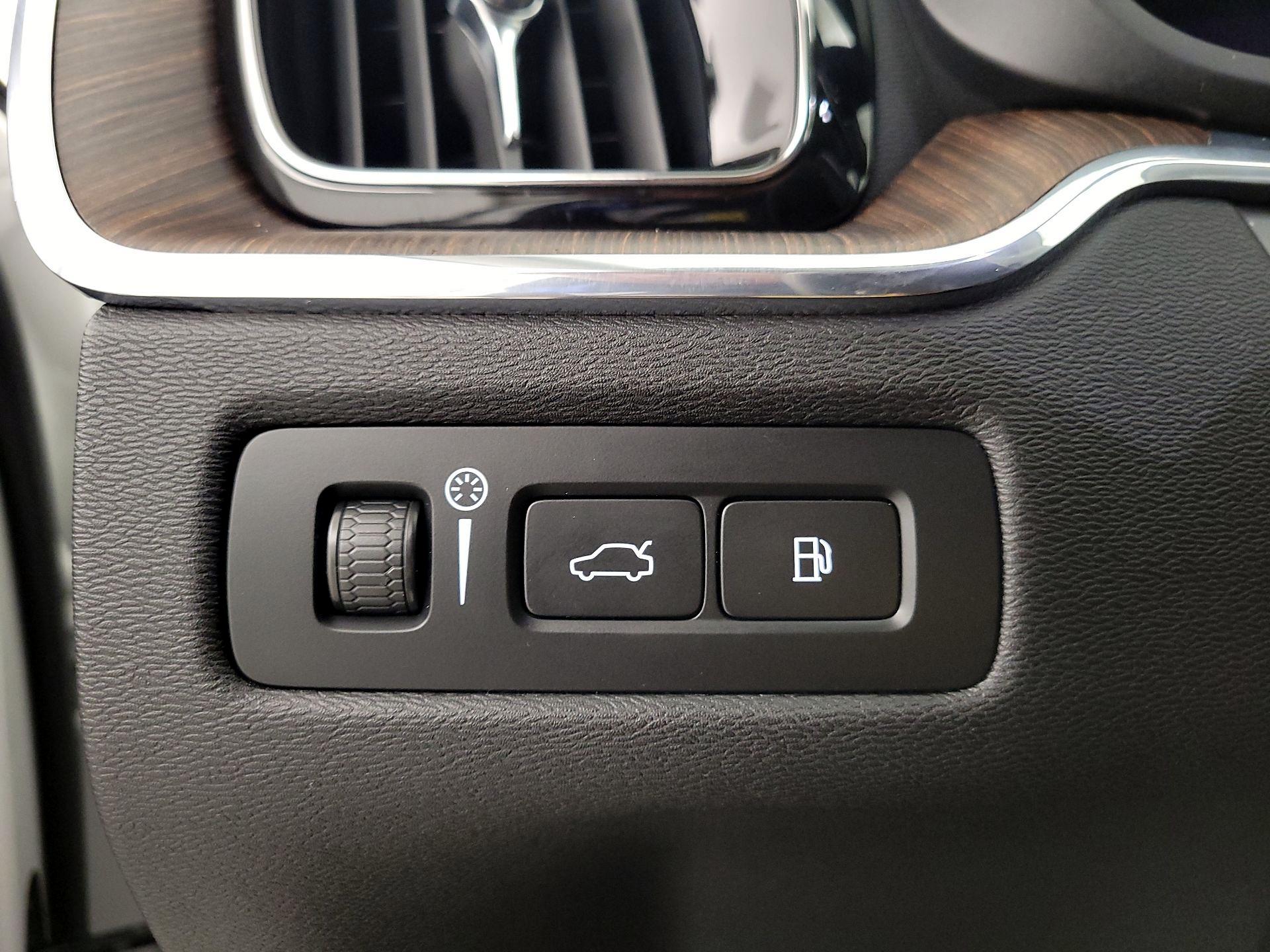 Thumbnail: 2022 Volvo XC60 - 13