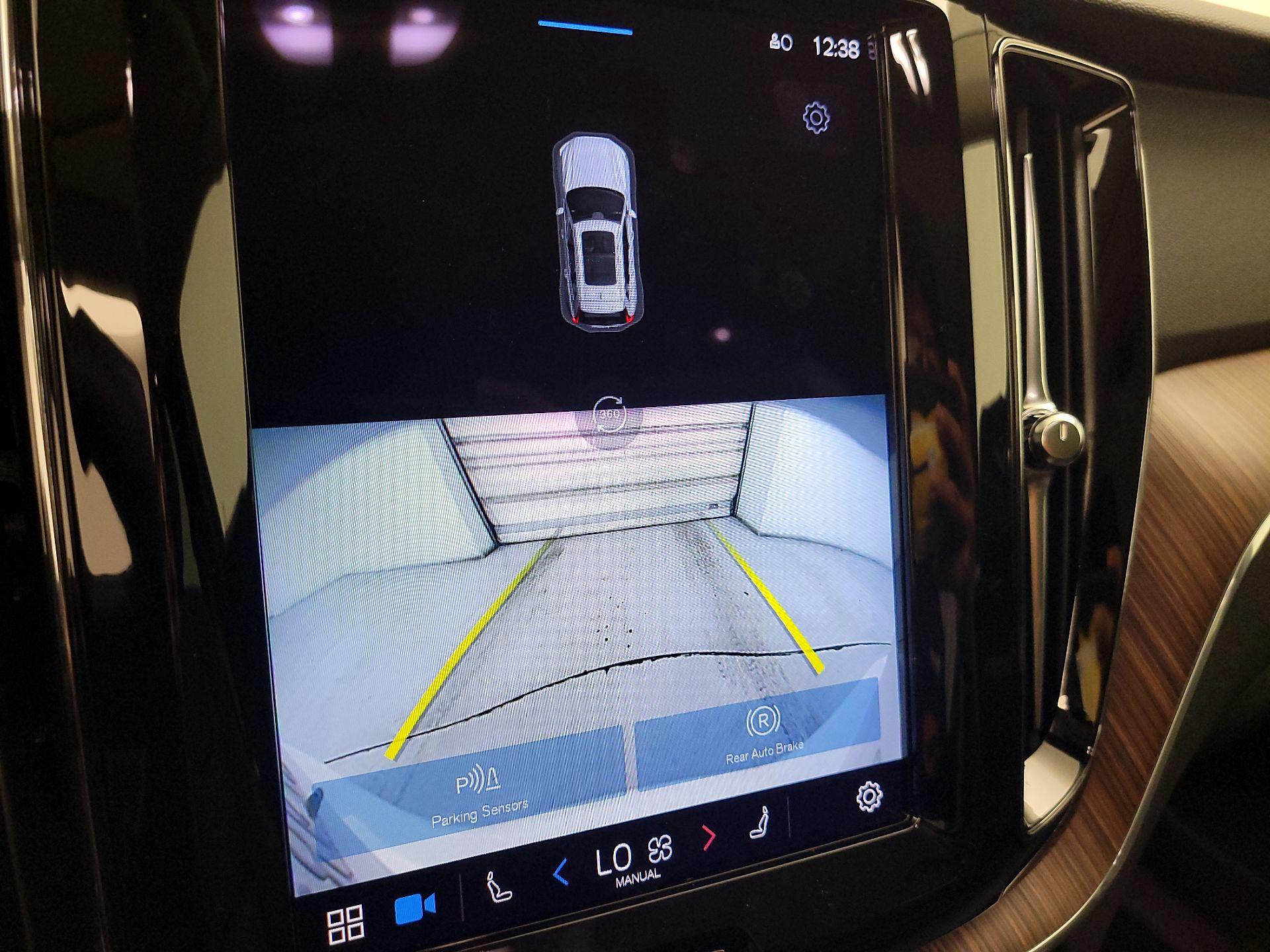 Thumbnail: 2022 Volvo XC60 - 15