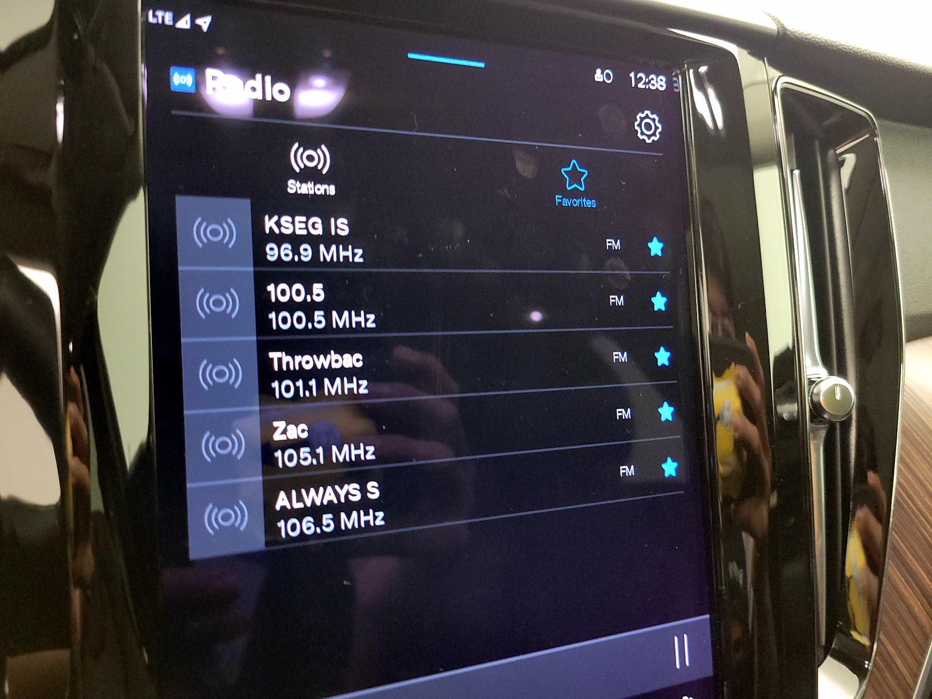 Thumbnail: 2022 Volvo XC60 - 16