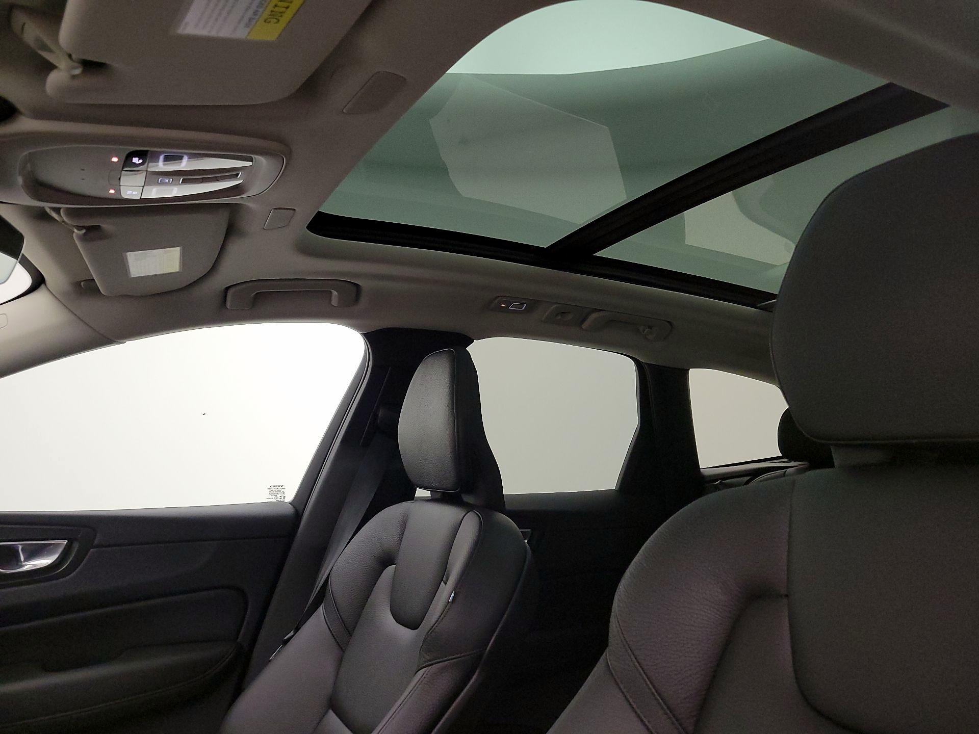 Thumbnail: 2022 Volvo XC60 - 20