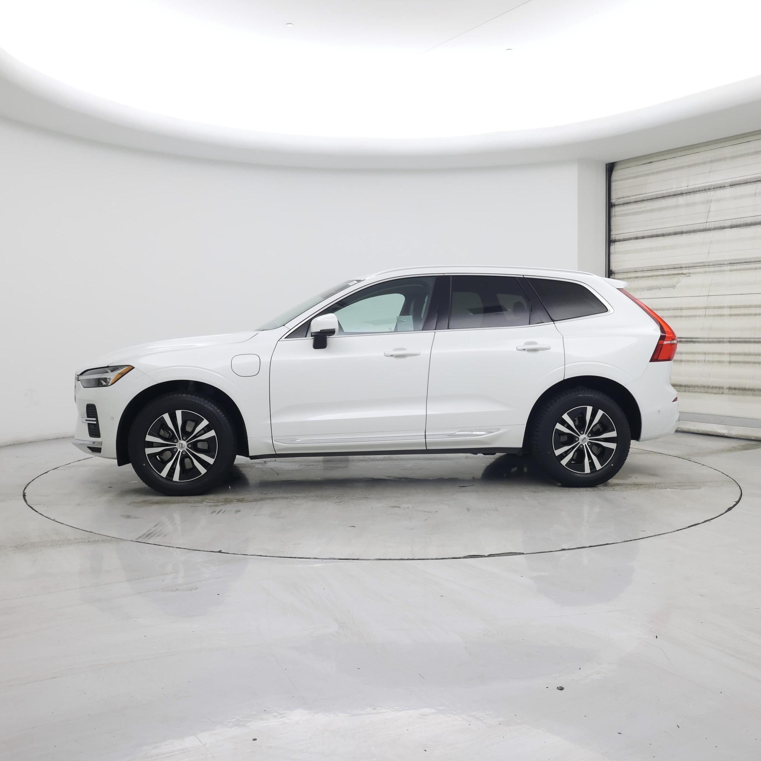 Thumbnail: 2022 Volvo XC60 - 3