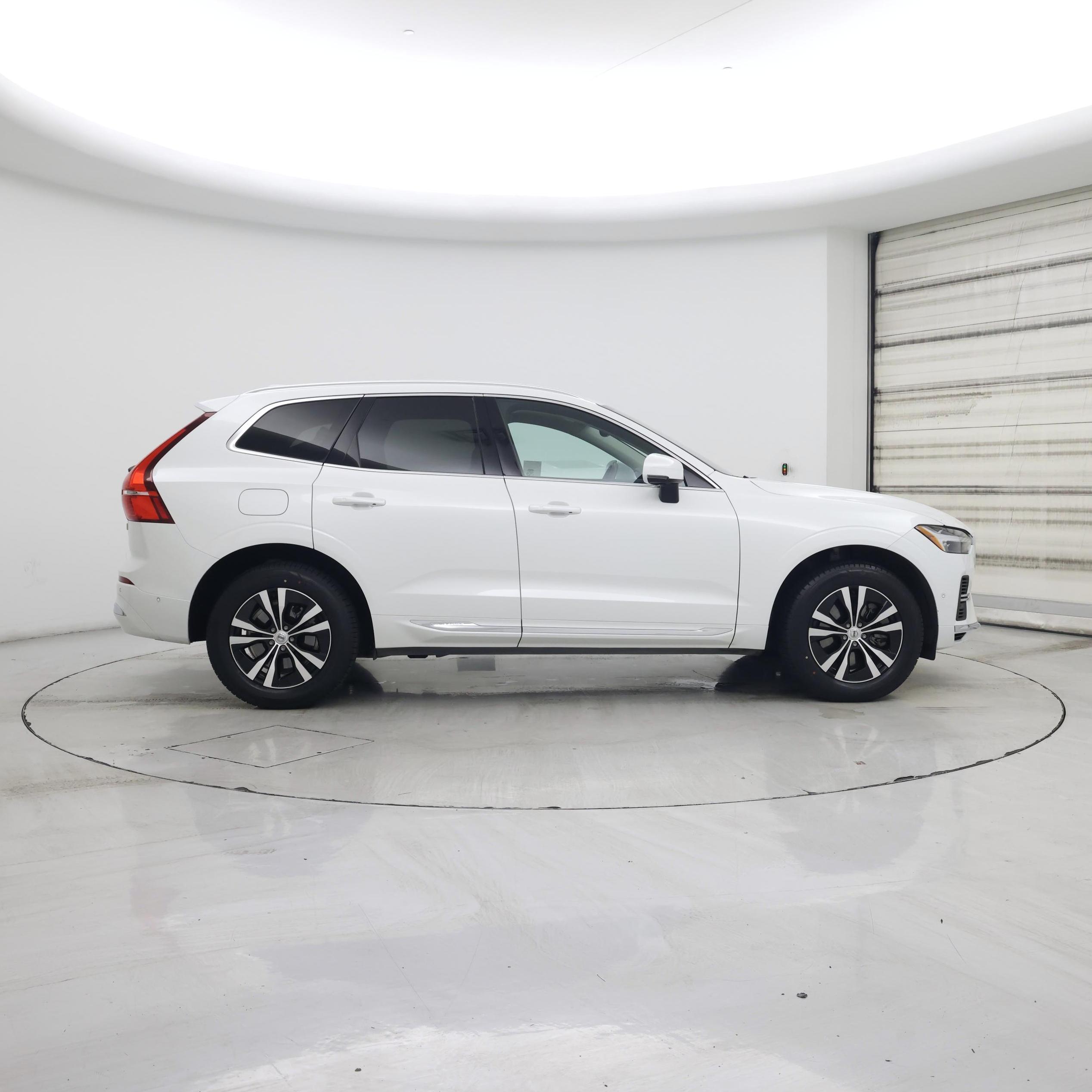 Thumbnail: 2022 Volvo XC60 - 7