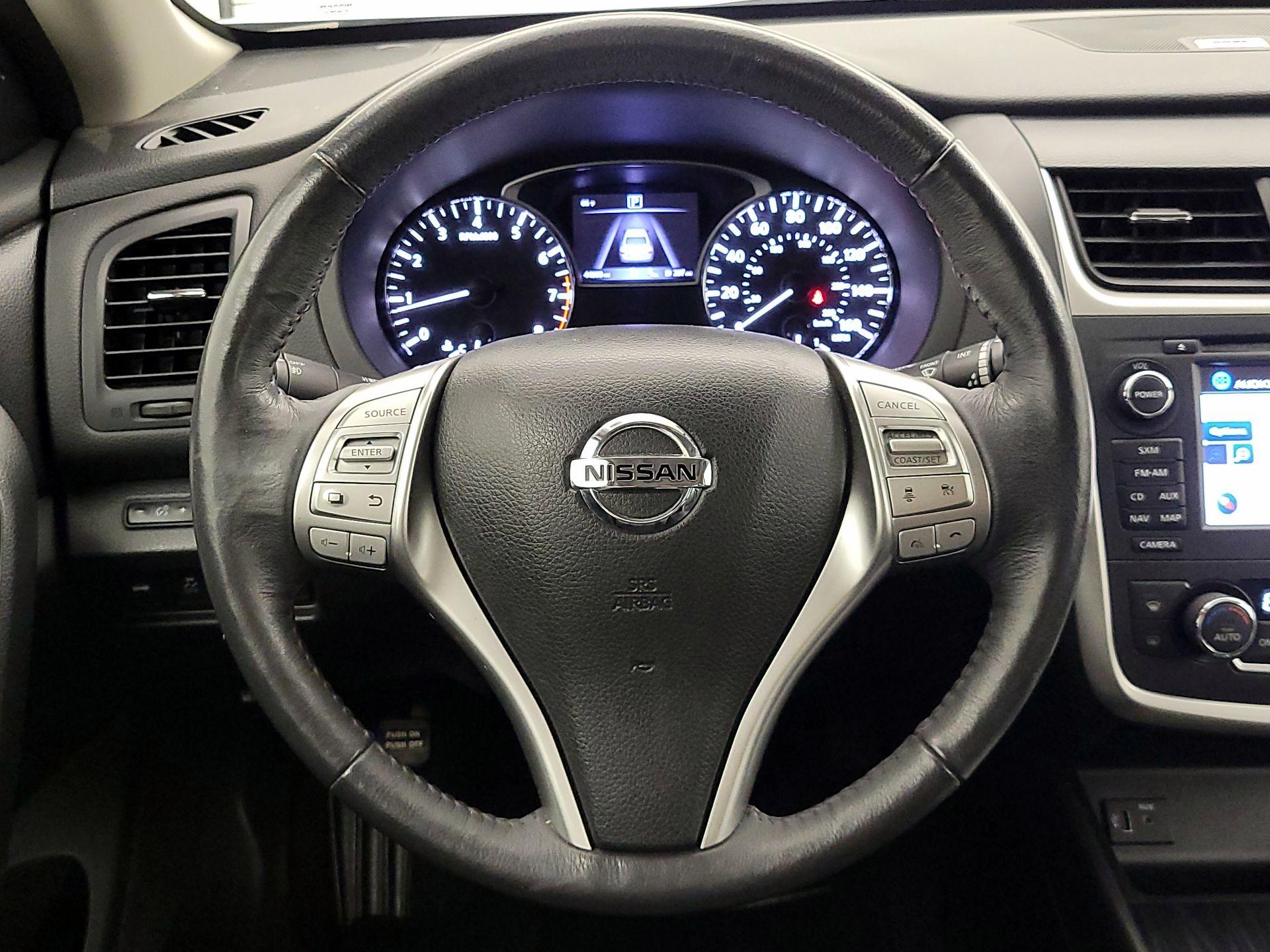 Thumbnail: 2017 Nissan Altima - 10